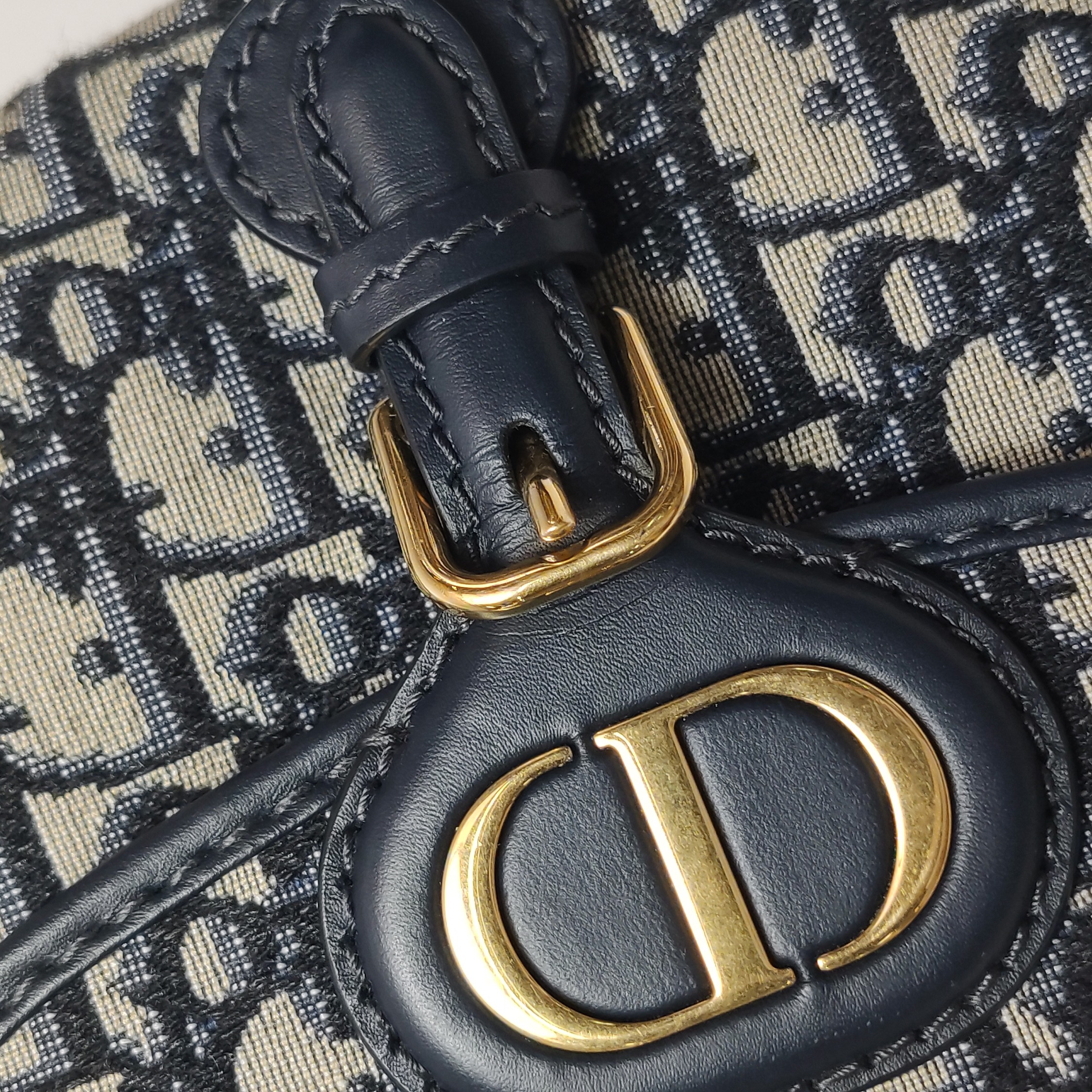 Christian Dior Bobby Flap Bag Oblique Canvas Small — photo 9 of 15