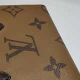 Louis Vuitton(LV) OnTheGo Tote Reverse Monogram Giant PM — thumbnail 23