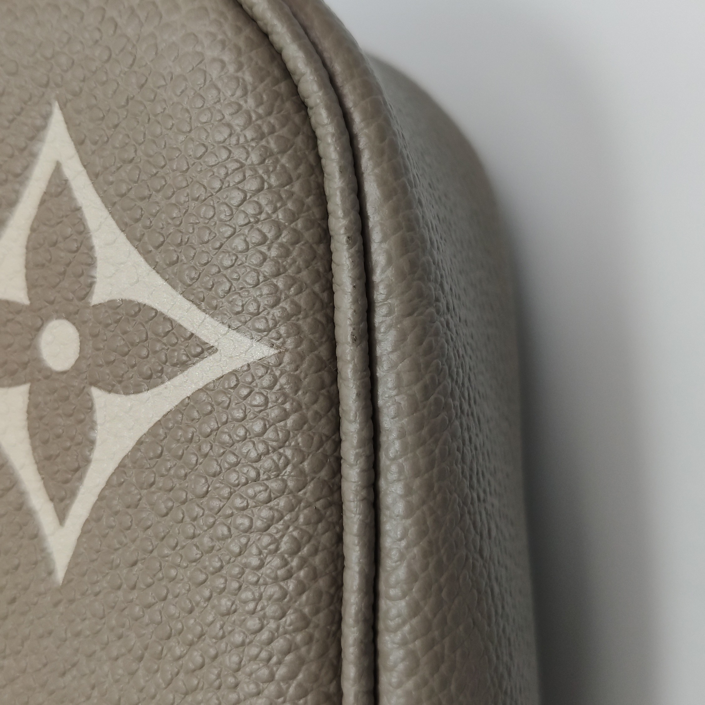 Louis Vuitton(LV) Ivy Wallet on Chain Bicolor Monogram Empreinte Giant — photo 7 of 12