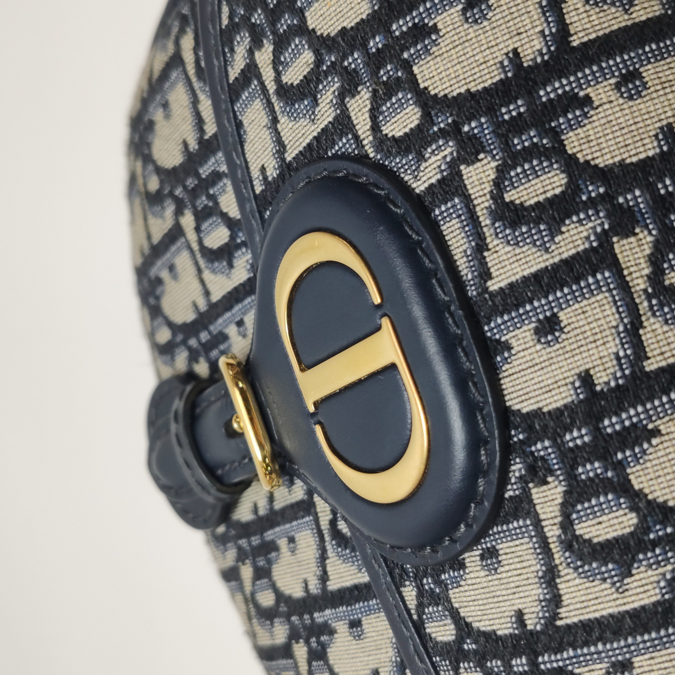 Christian Dior Bobby Flap Bag Oblique Canvas Small — photo 10 of 15