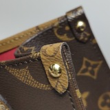 Louis Vuitton(LV) OnTheGo Tote Reverse Monogram Giant PM — thumbnail 17