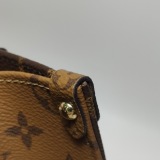 Louis Vuitton(LV) OnTheGo Tote Reverse Monogram Giant PM — thumbnail 18