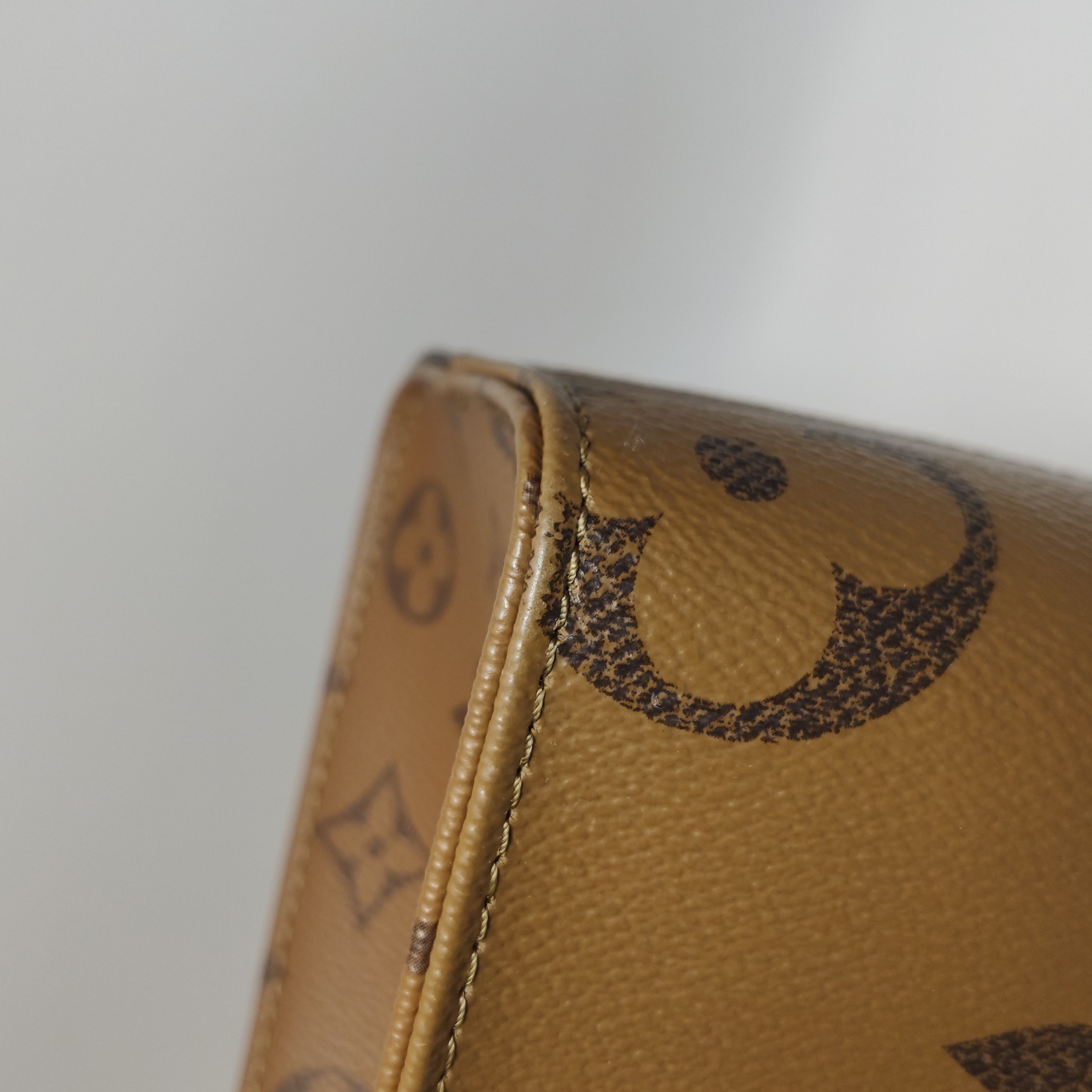 Louis Vuitton(LV) OnTheGo Tote Reverse Monogram Giant PM — photo 22 of 24