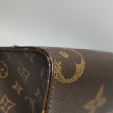 Louis Vuitton(LV) OnTheGo Tote Reverse Monogram Giant PM — thumbnail 15
