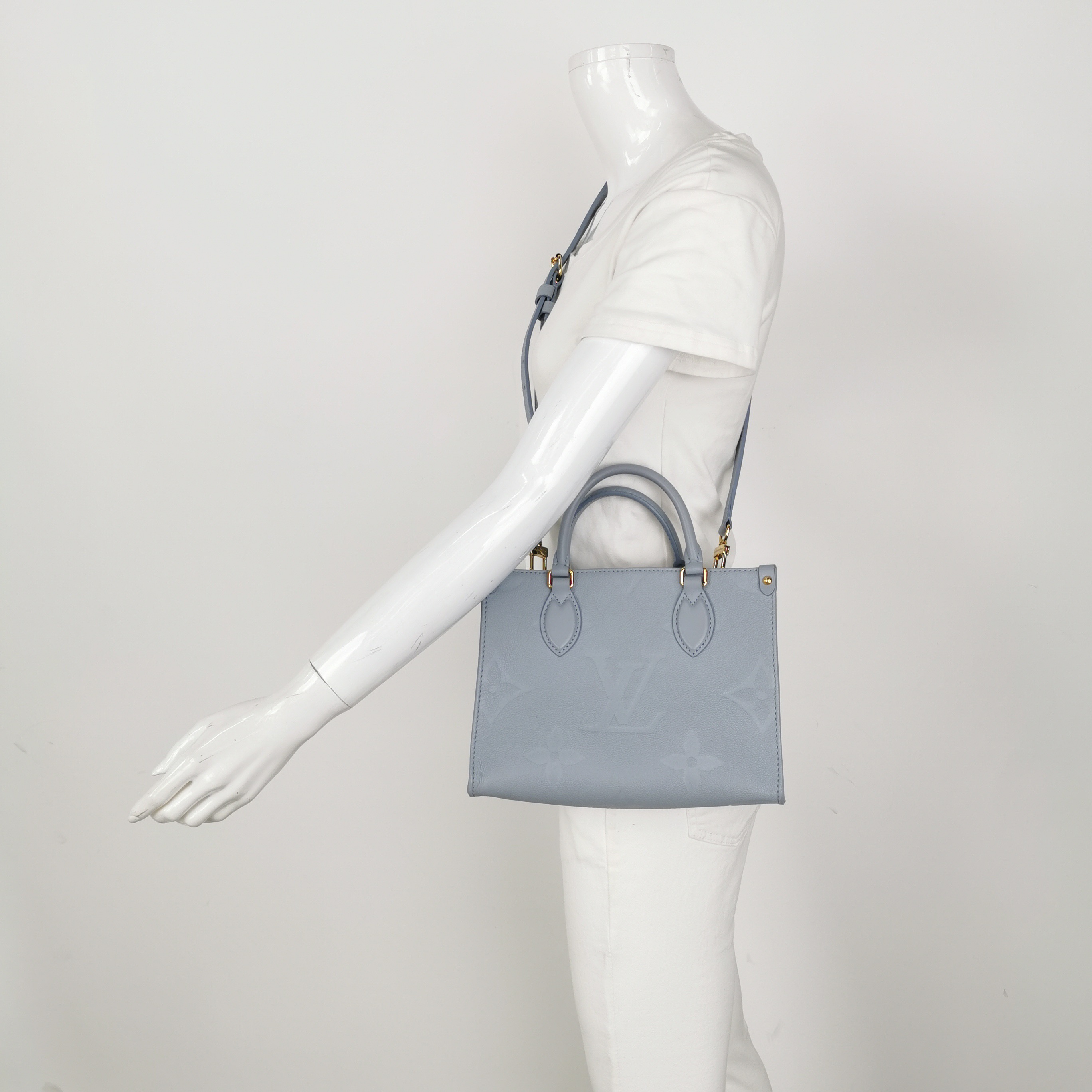 Louis Vuitton(LV) OnTheGo Tote Monogram Empreinte Giant PM — alternate view