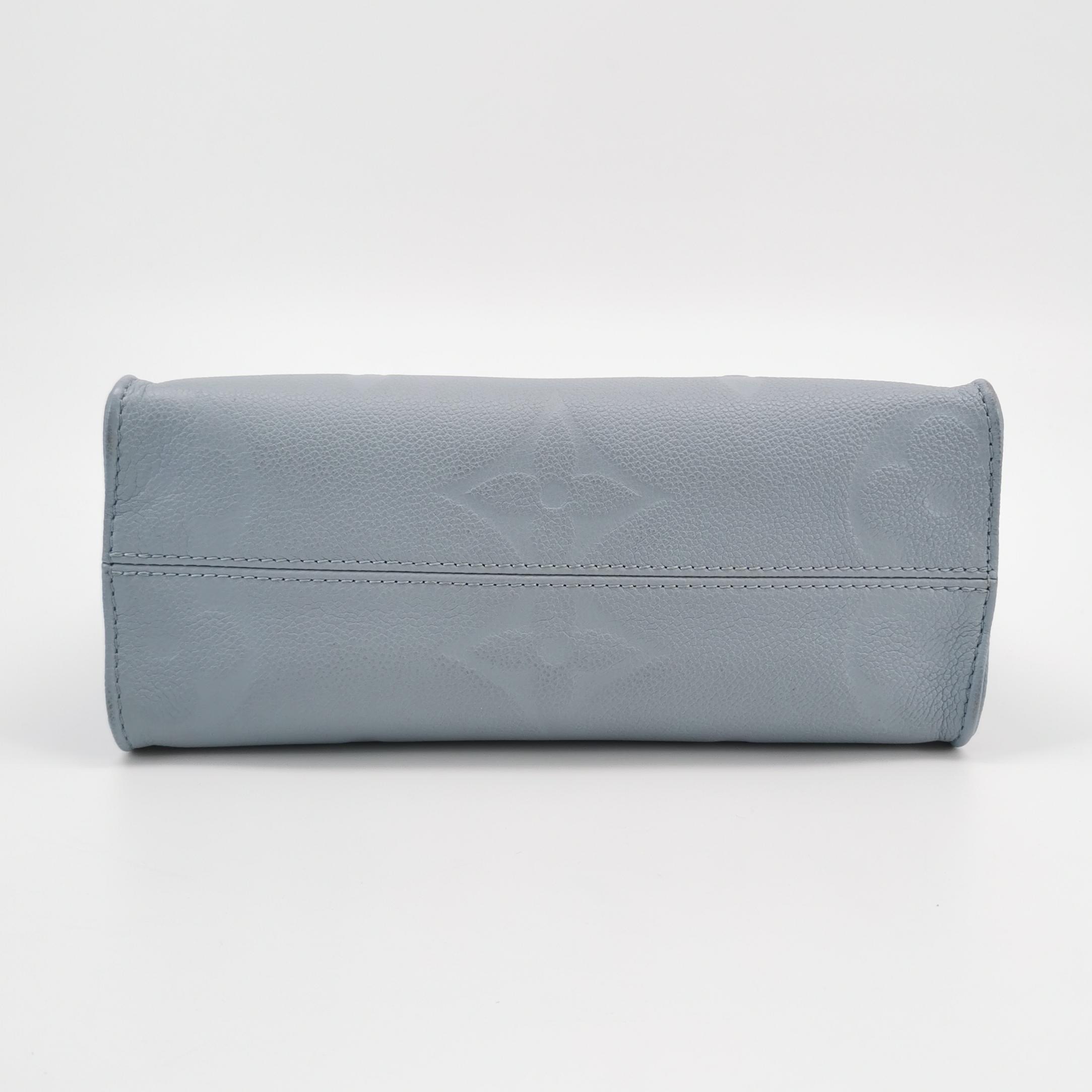 Louis Vuitton(LV) OnTheGo Tote Monogram Empreinte Giant PM — photo 6 of 23