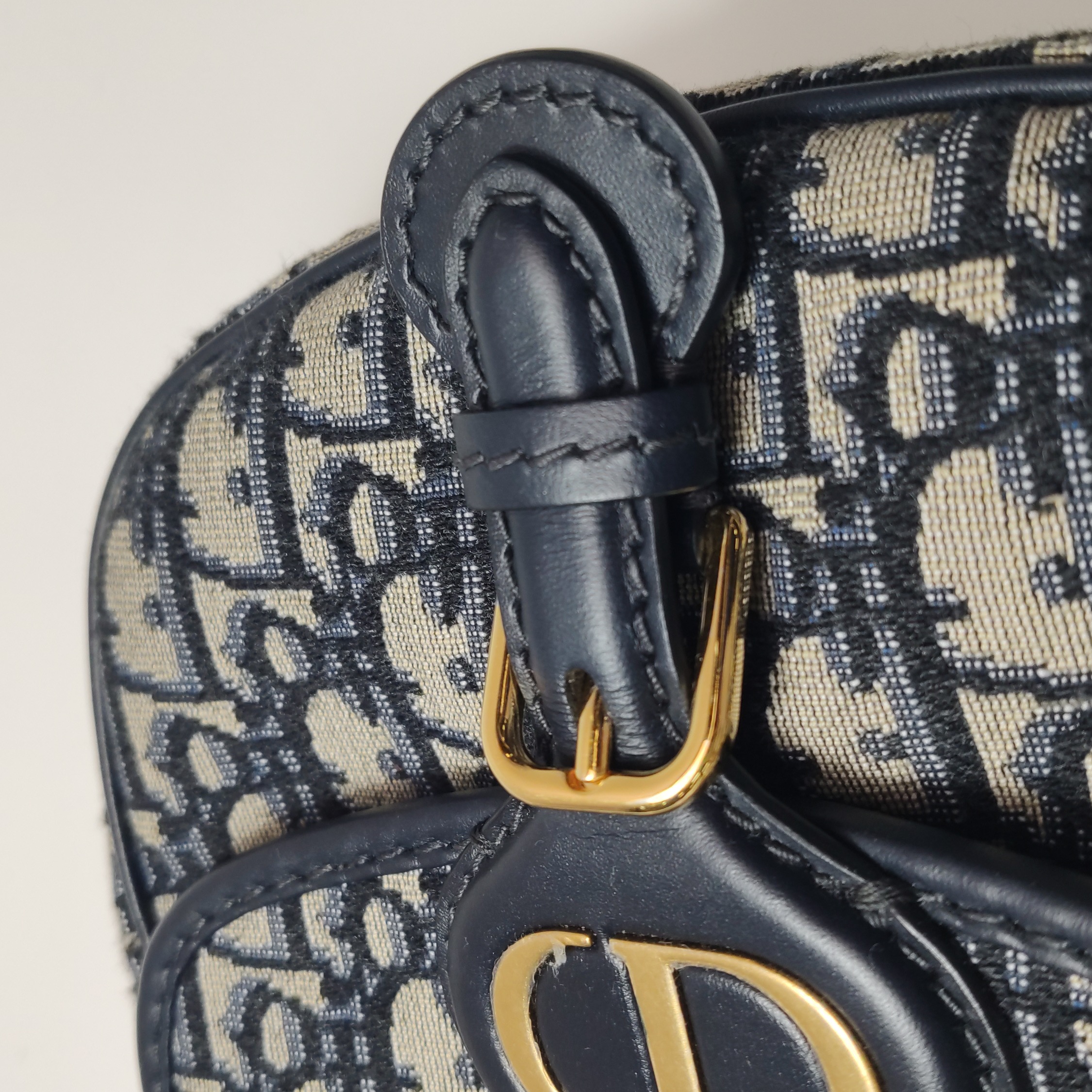 Christian Dior Bobby Flap Bag Oblique Canvas Small — photo 9 of 15