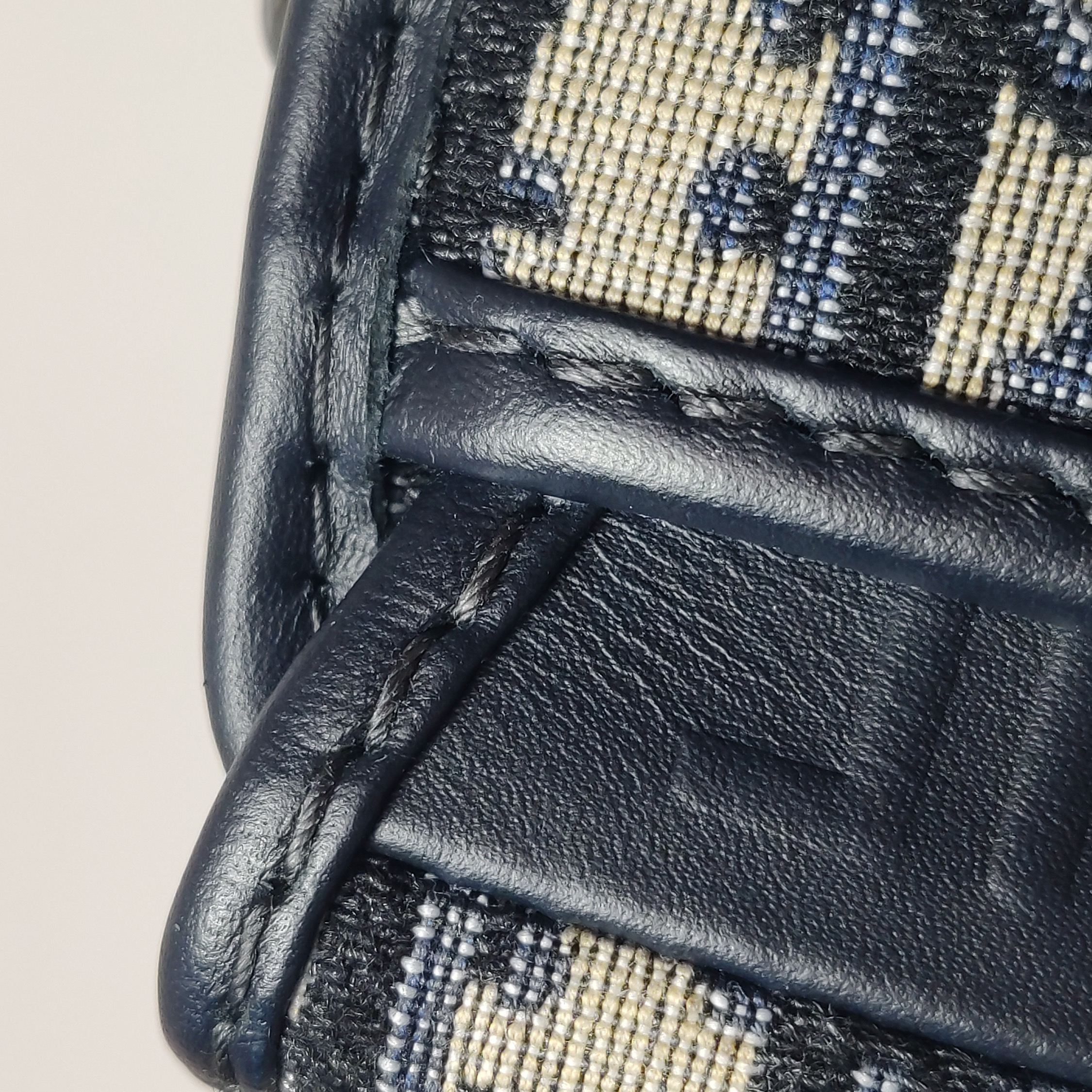 Christian Dior Bobby Flap Bag Oblique Canvas Small — photo 11 of 15