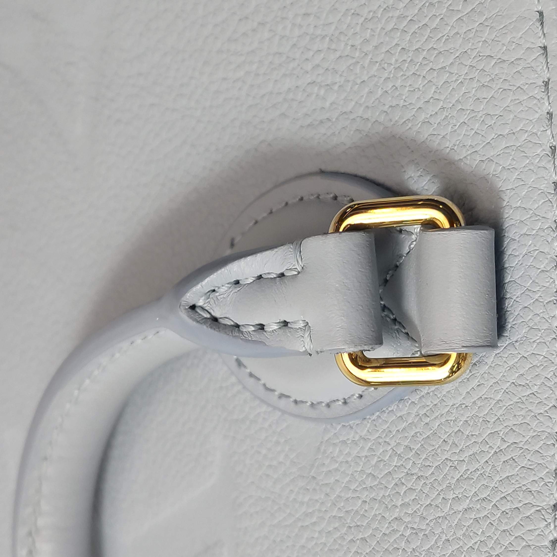 Louis Vuitton(LV) OnTheGo Tote Monogram Empreinte Giant PM — photo 12 of 23
