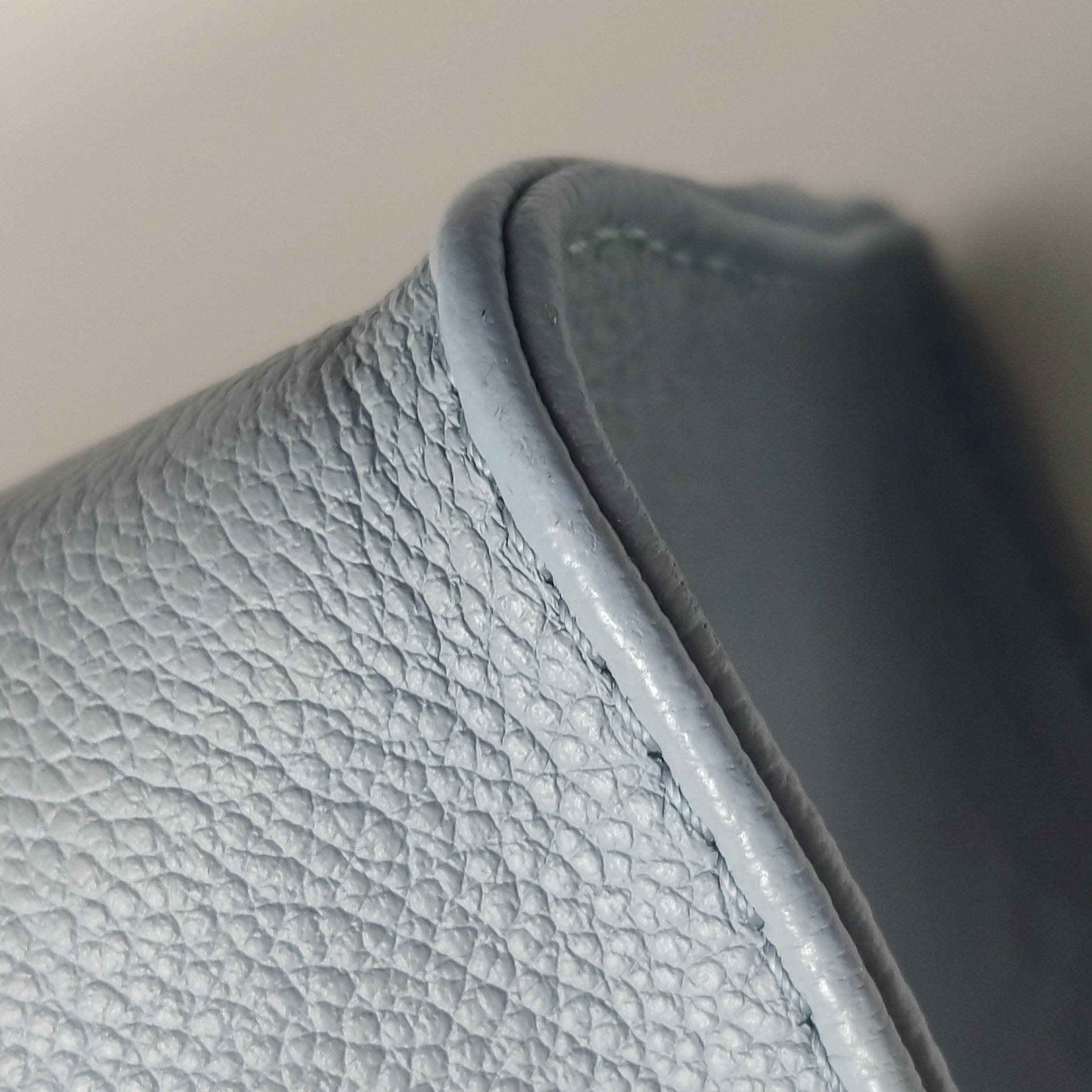 Louis Vuitton(LV) OnTheGo Tote Monogram Empreinte Giant PM — photo 18 of 23