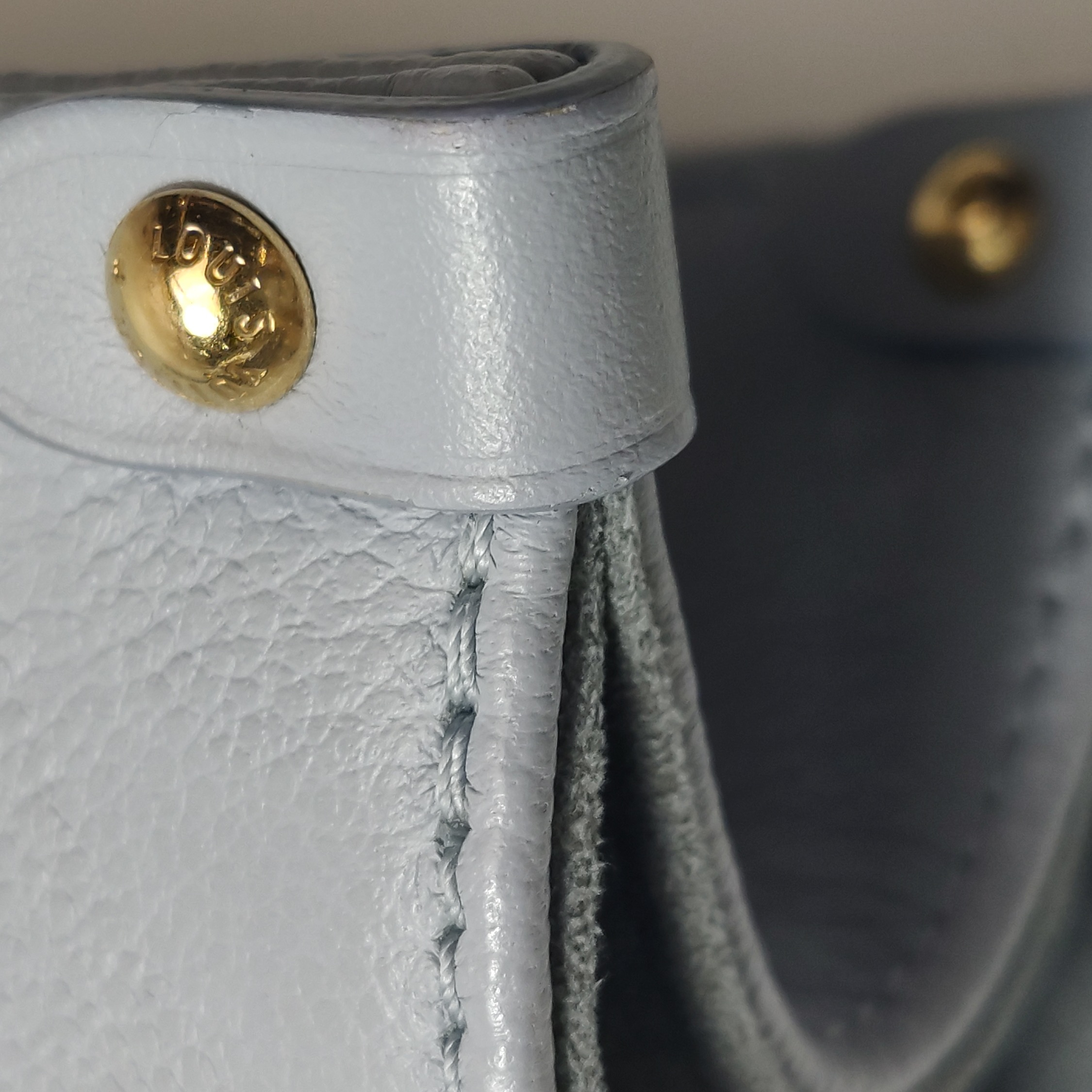 Louis Vuitton(LV) OnTheGo Tote Monogram Empreinte Giant PM — photo 11 of 23