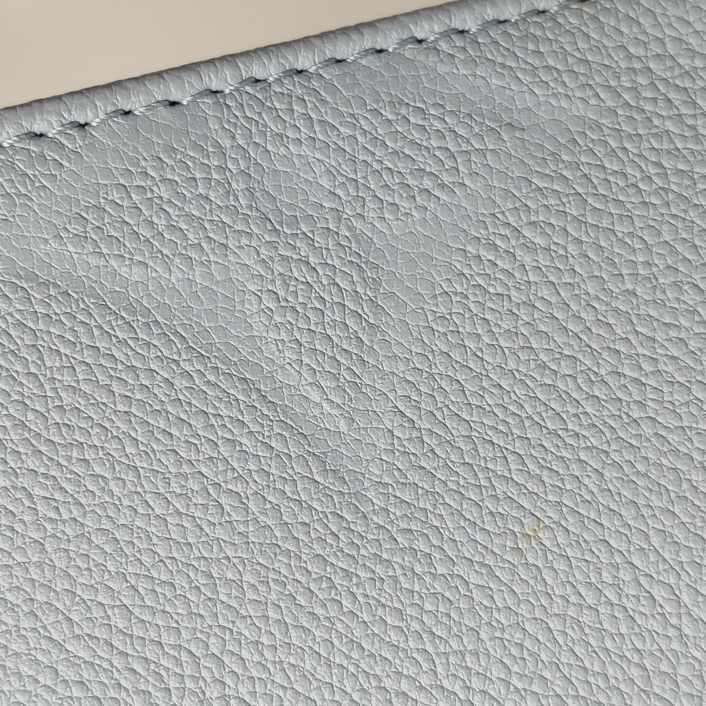 Louis Vuitton(LV) OnTheGo Tote Monogram Empreinte Giant PM — photo 19 of 23