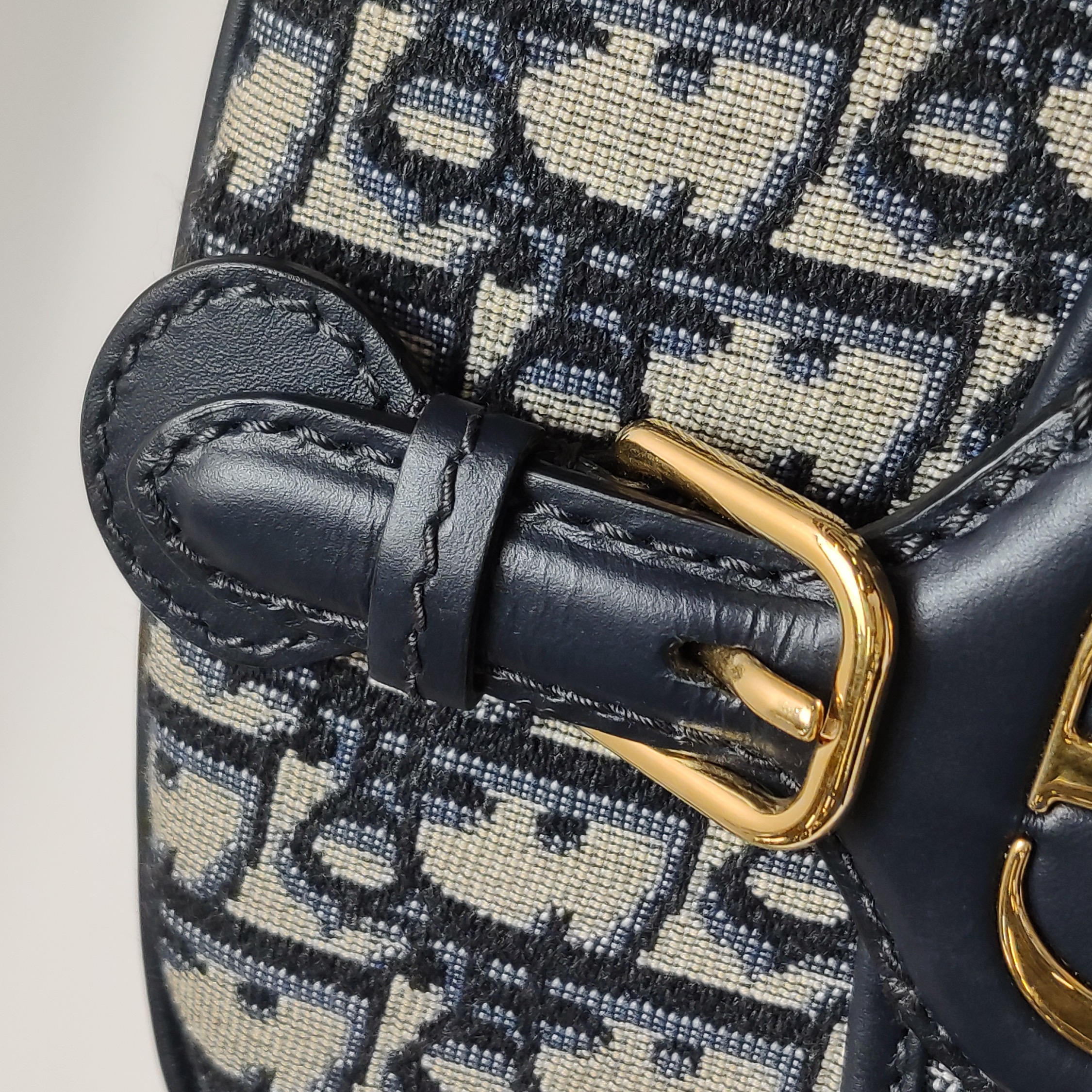 Christian Dior Bobby Flap Bag Oblique Canvas Small — photo 9 of 13