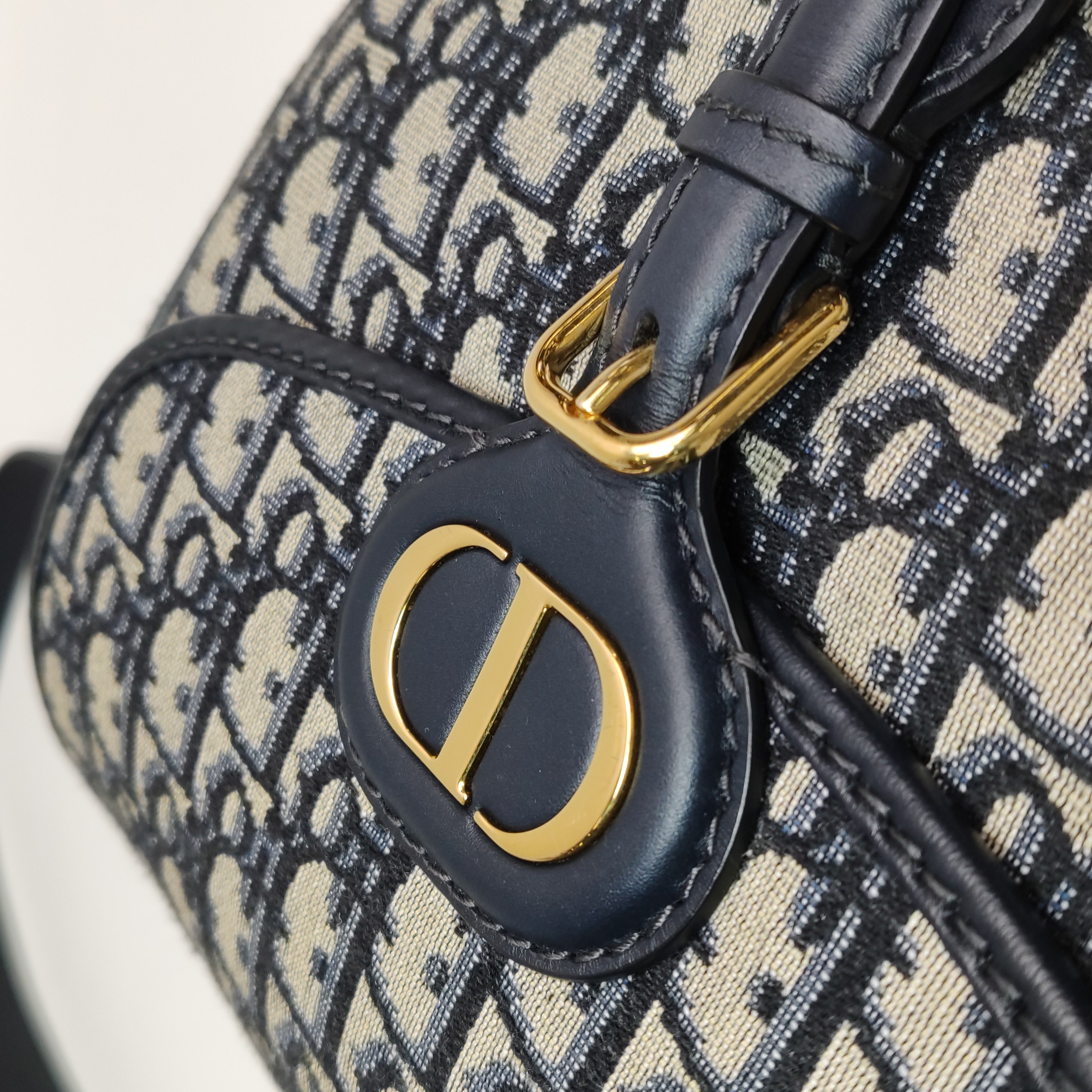 Christian Dior Bobby Flap Bag Oblique Canvas Medium — photo 9 of 15