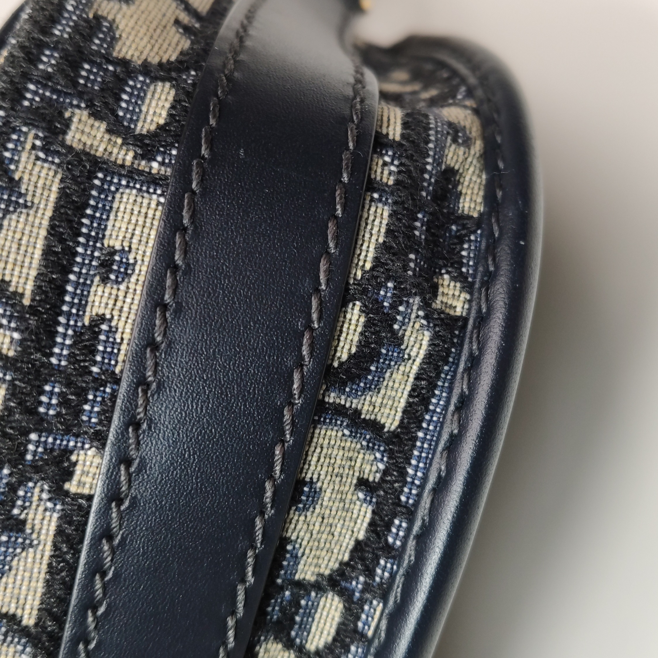 Christian Dior Bobby Flap Bag Oblique Canvas Medium — photo 11 of 15