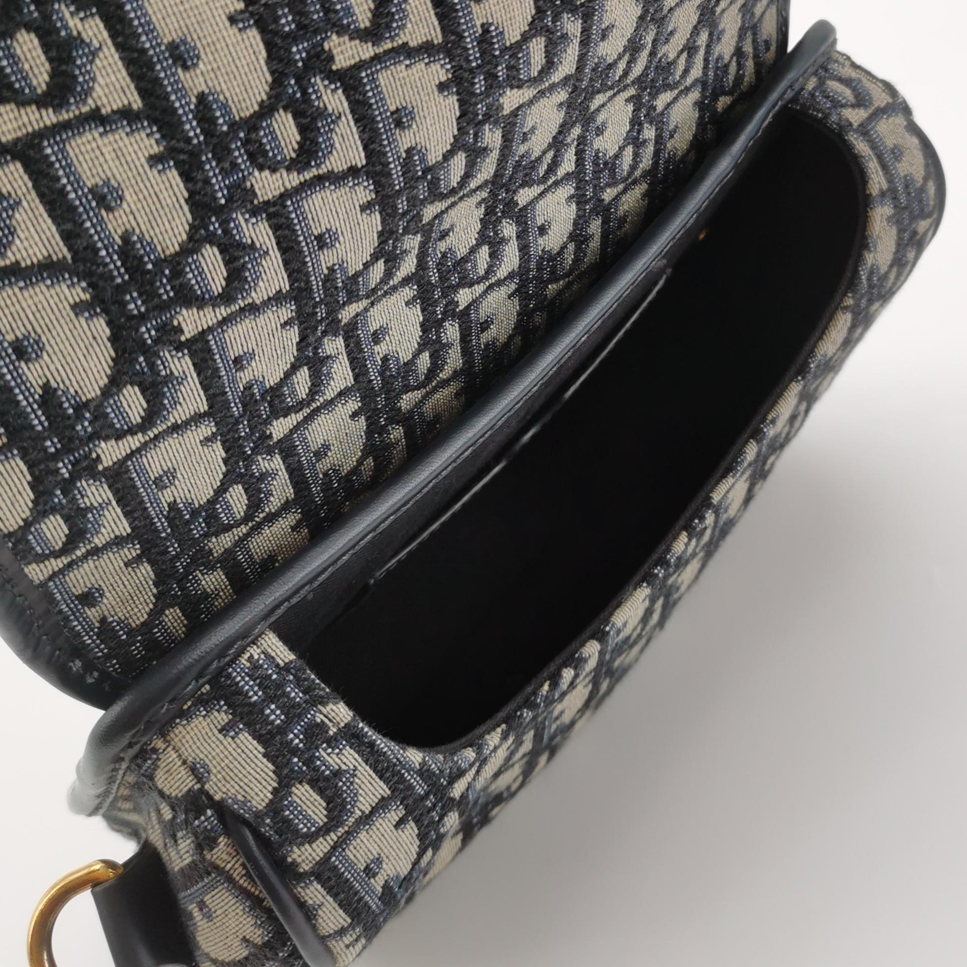 Christian Dior Bobby Flap Bag Oblique Canvas Medium — photo 7 of 15