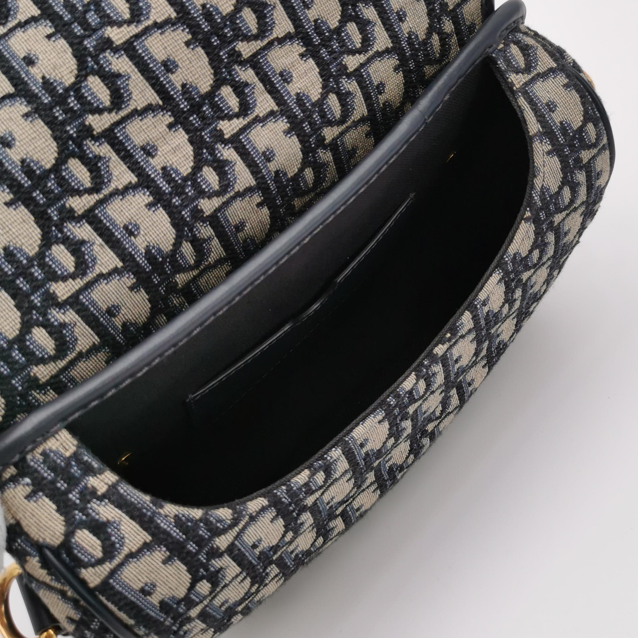Christian Dior Bobby Flap Bag Oblique Canvas Medium — photo 7 of 14
