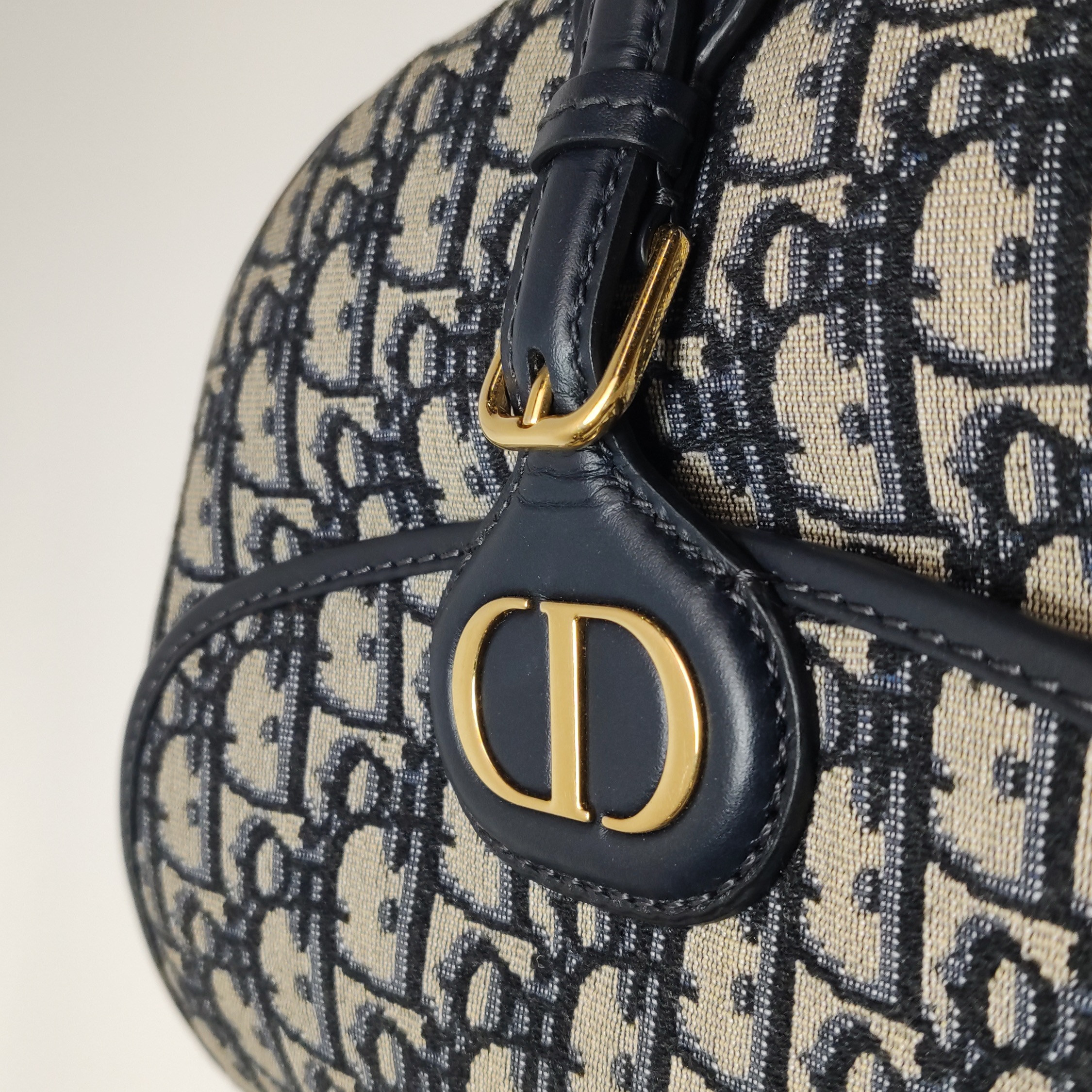 Christian Dior Bobby Flap Bag Oblique Canvas Medium — photo 9 of 14