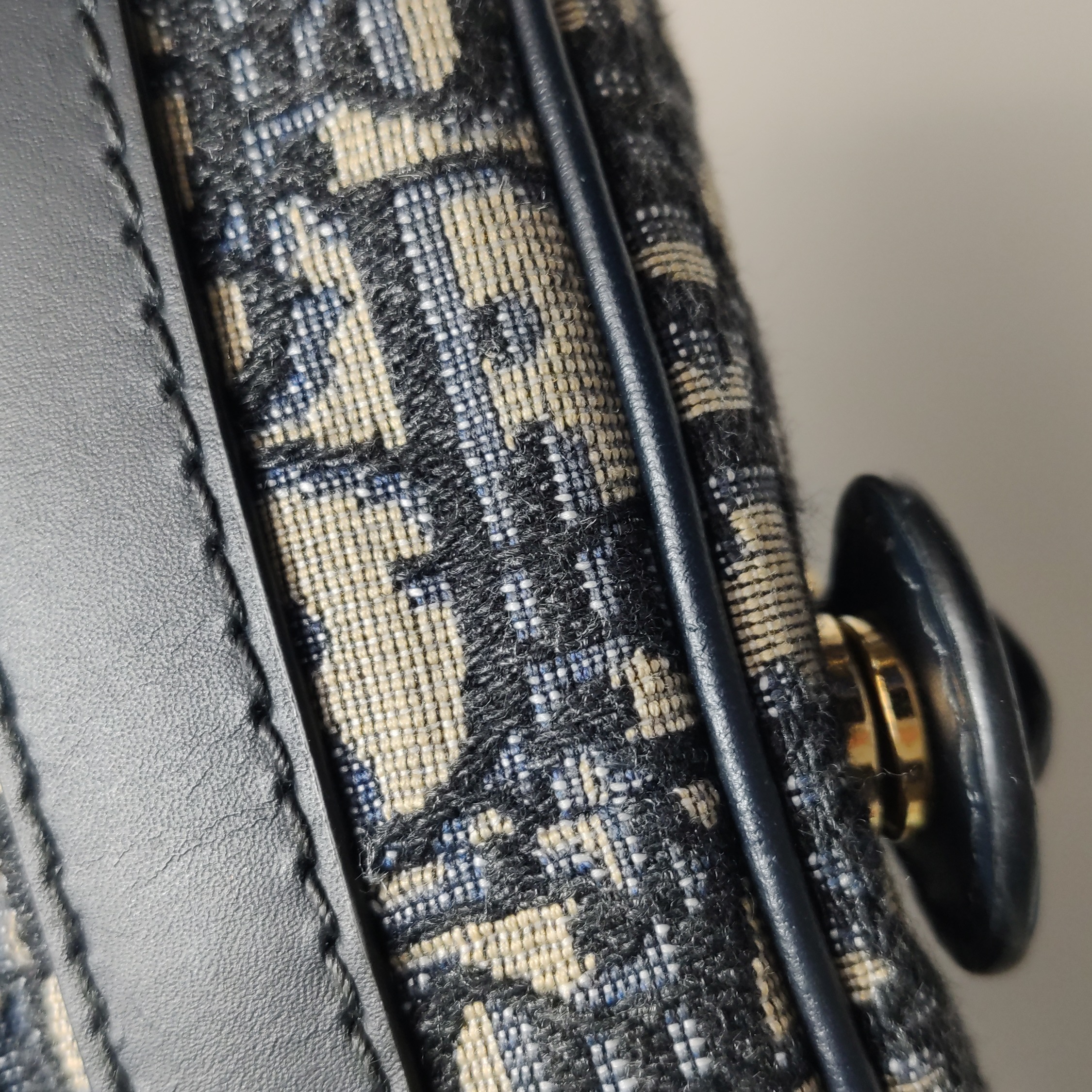 Christian Dior Bobby Flap Bag Oblique Canvas Medium — photo 10 of 14