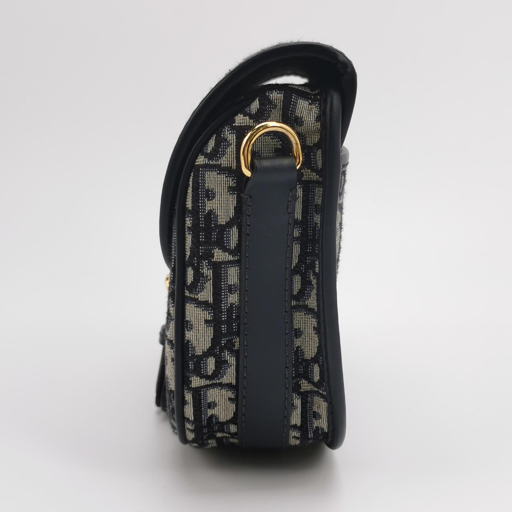 Christian Dior Bobby Flap Bag Oblique Canvas Medium — photo 4 of 16