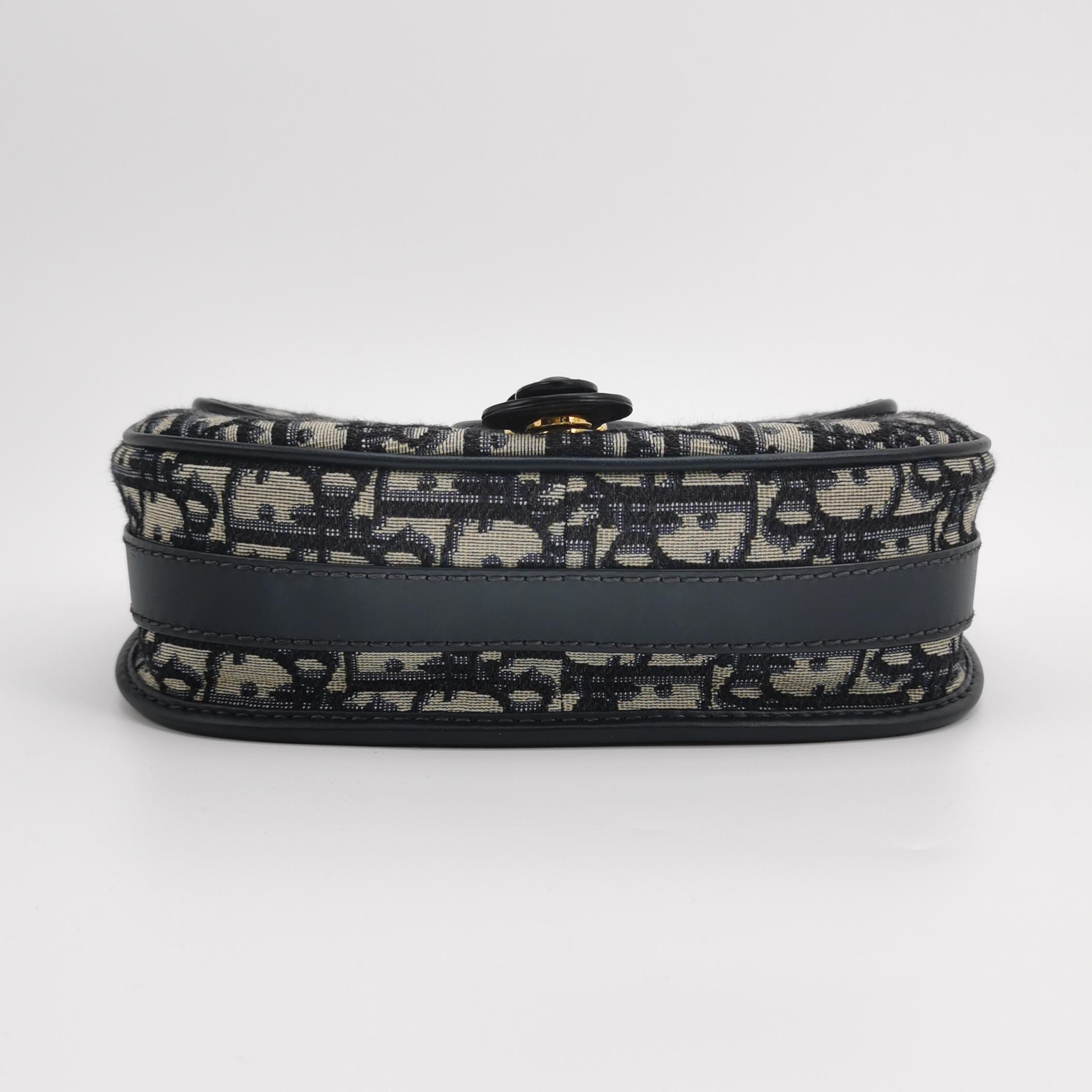 Christian Dior Bobby Flap Bag Oblique Canvas Medium — photo 6 of 16