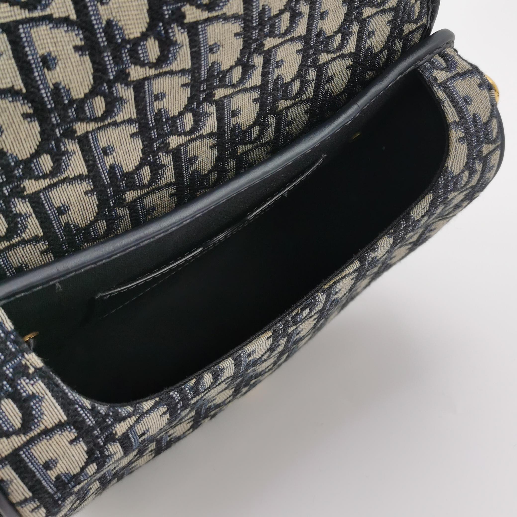 Christian Dior Bobby Flap Bag Oblique Canvas Medium — photo 7 of 16