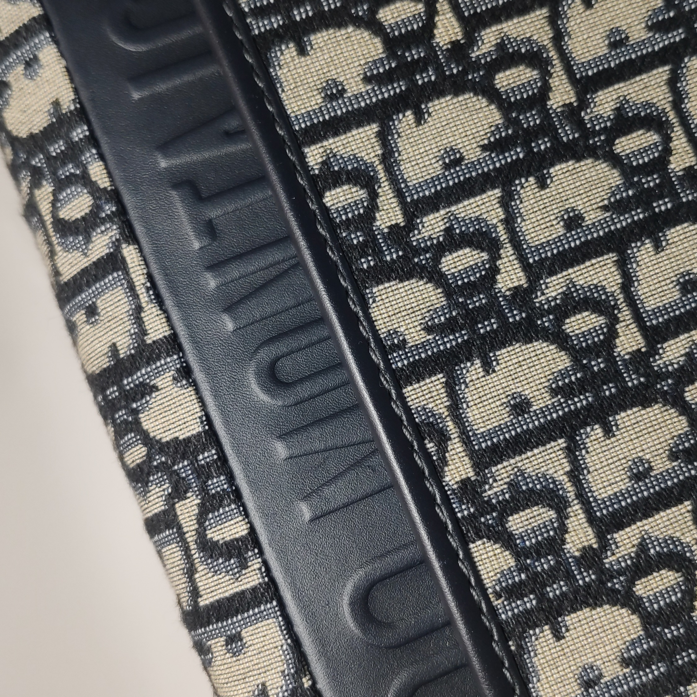 Christian Dior Bobby Flap Bag Oblique Canvas Medium — photo 13 of 16