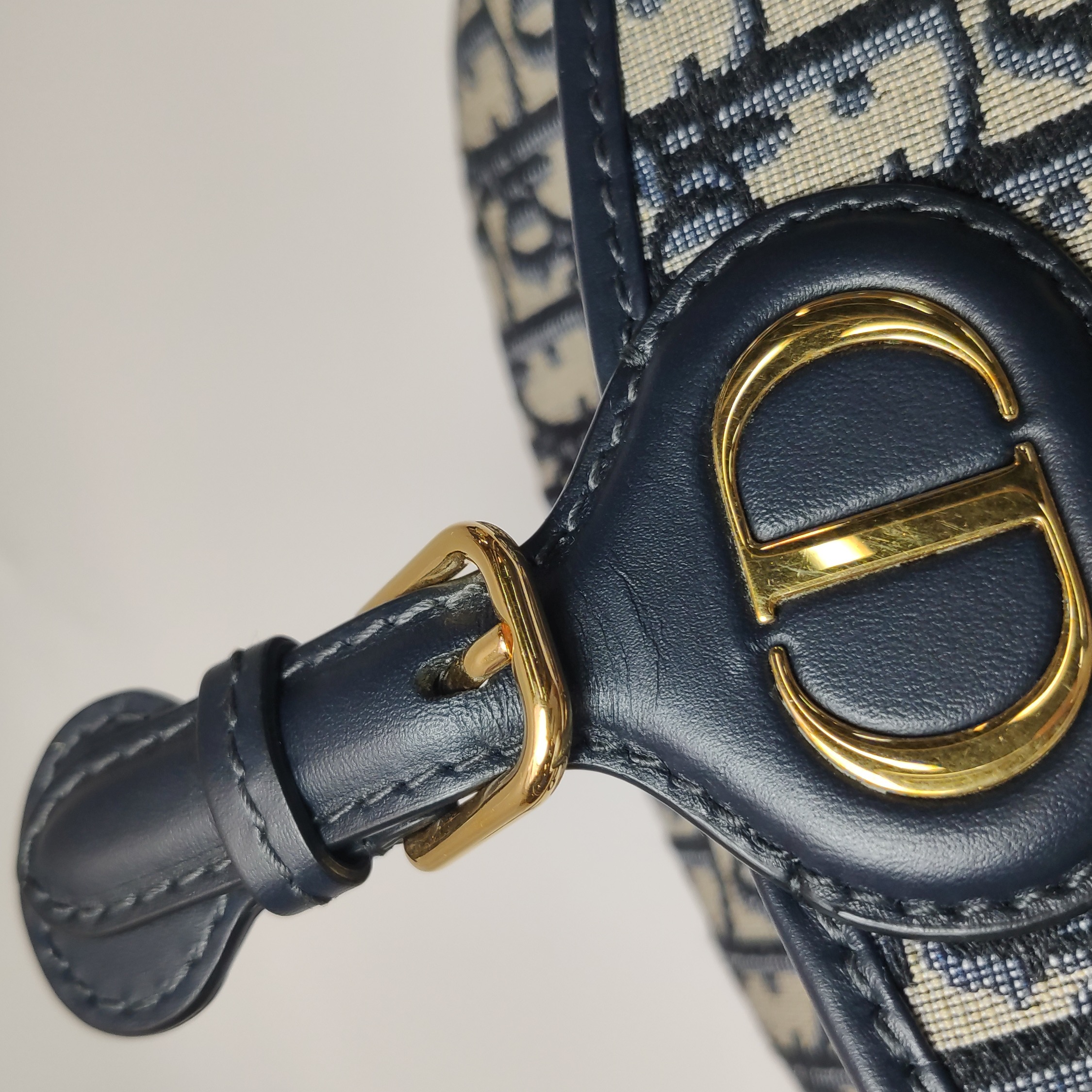 Christian Dior Bobby Flap Bag Oblique Canvas Medium — photo 10 of 16