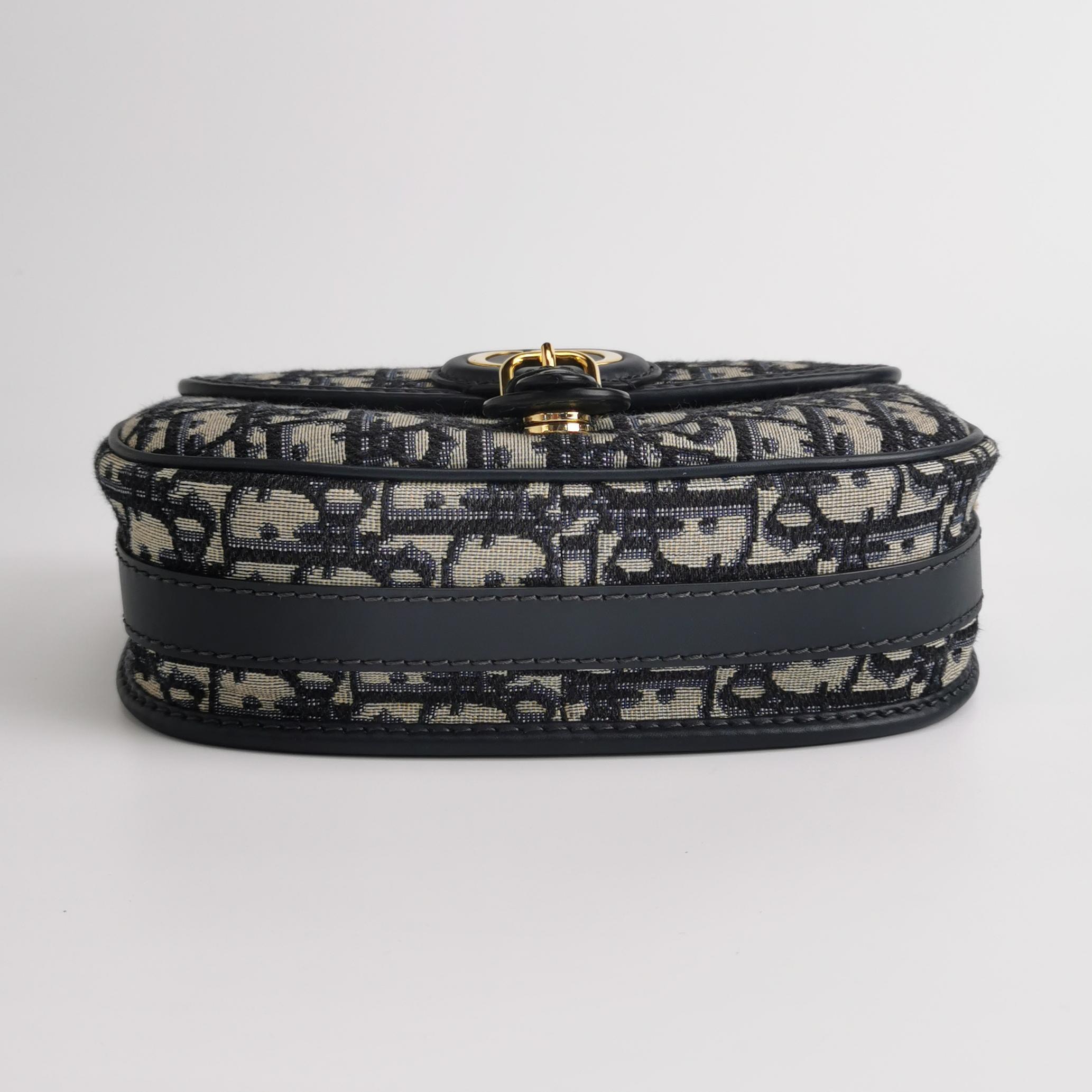 Christian Dior Bobby Flap Bag Oblique Canvas Medium — photo 5 of 11