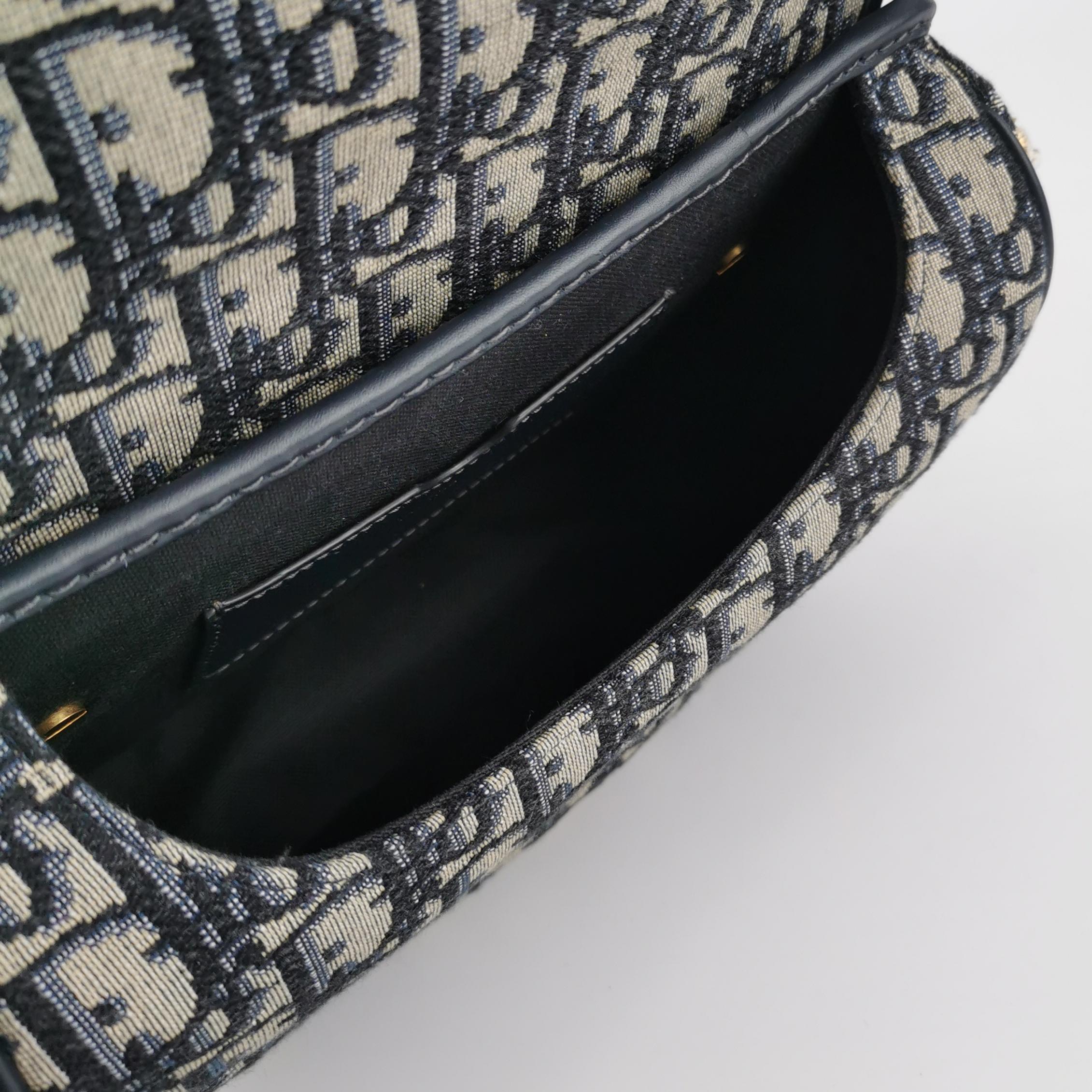Christian Dior Bobby Flap Bag Oblique Canvas Medium — photo 6 of 11