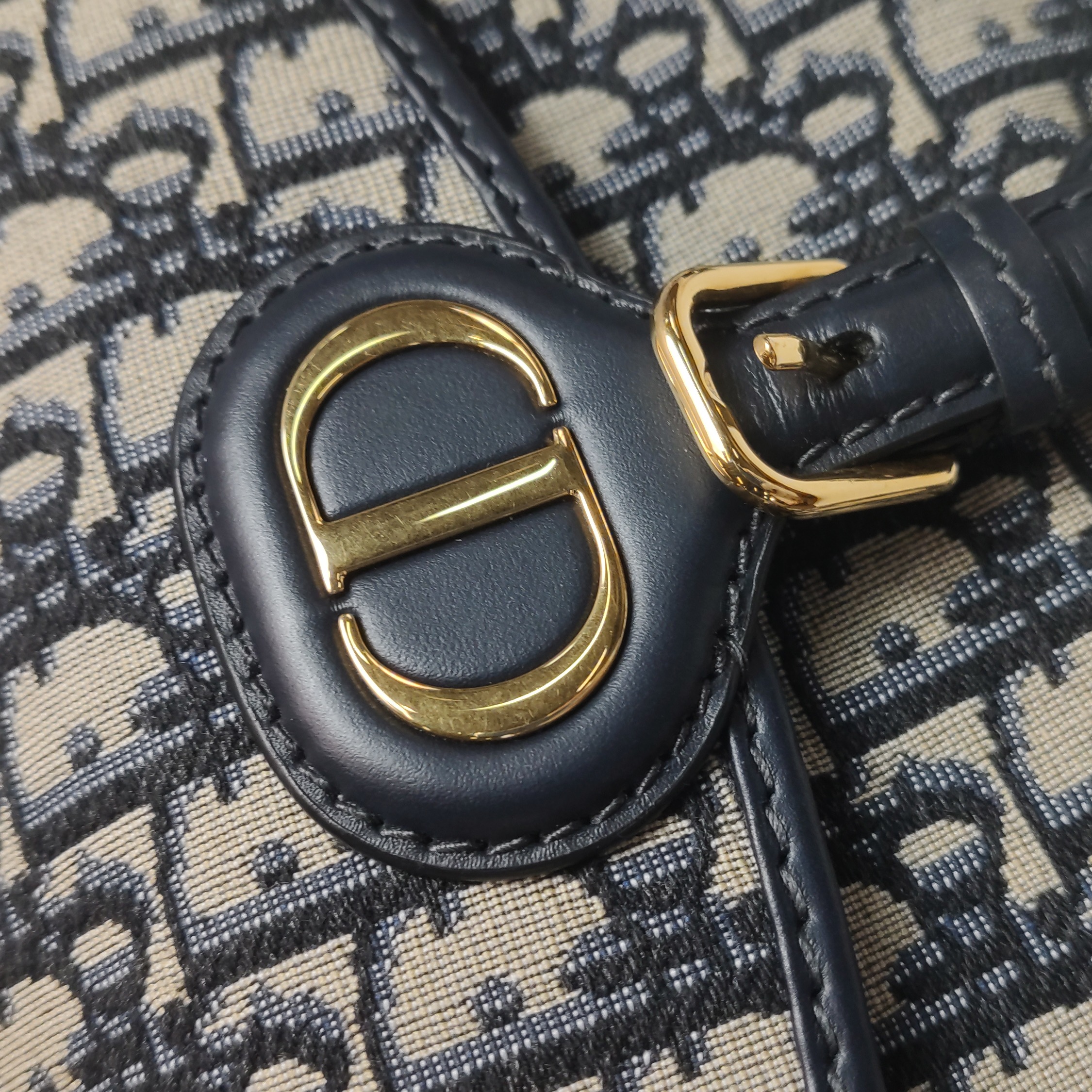 Christian Dior Bobby Flap Bag Oblique Canvas Medium — photo 8 of 11