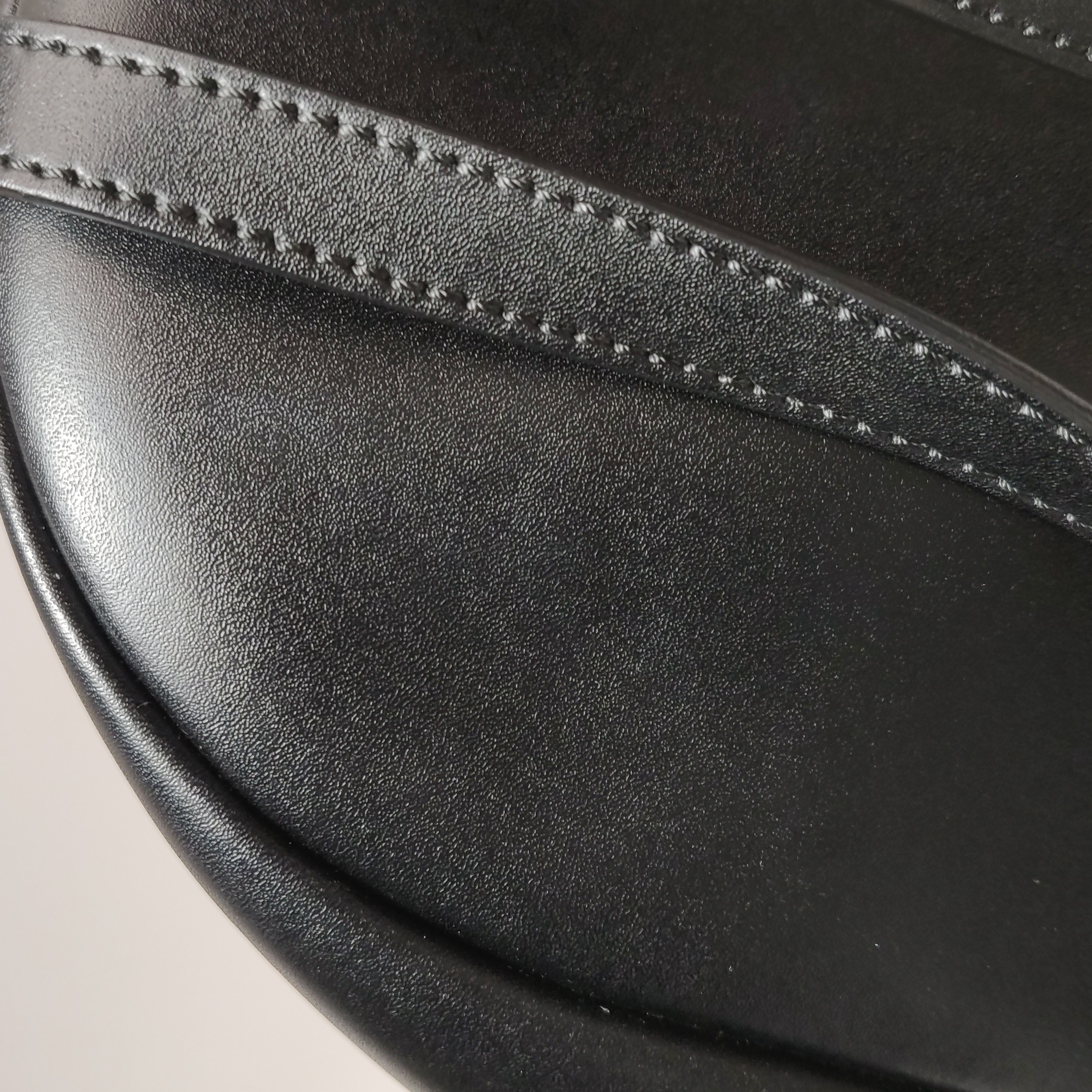 Fendi Cowhide Pearl Bow Backpack — photo 23 of 23