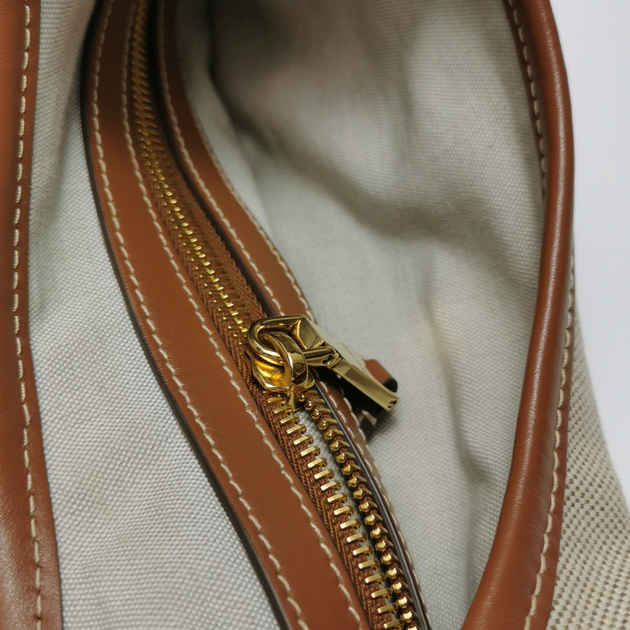 Miu Miu Ivy Hobo Bag Leather — photo 8 of 14