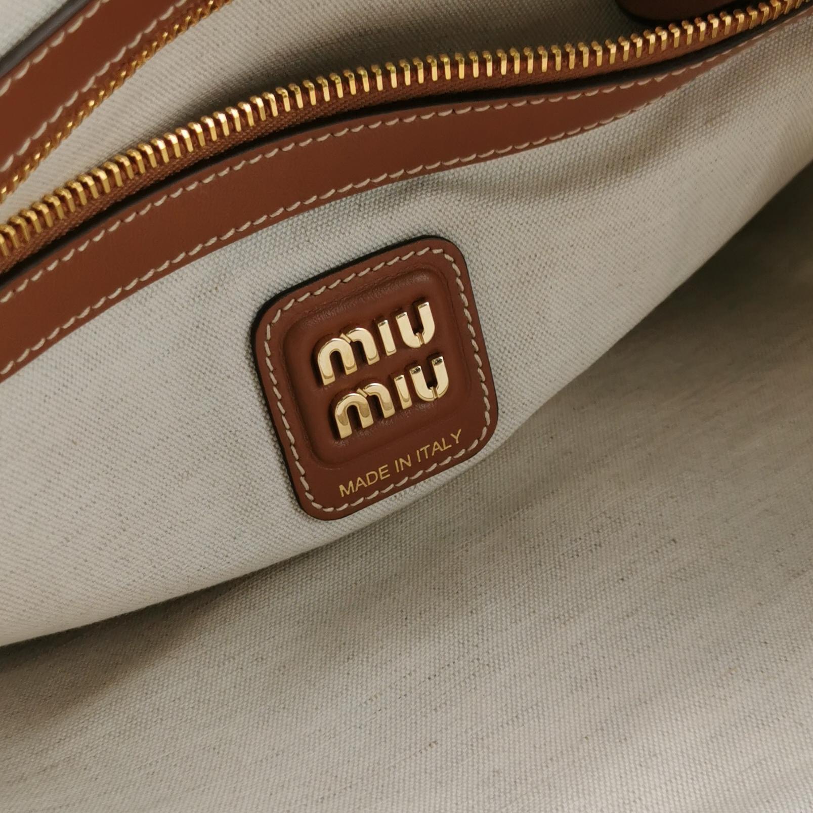Miu Miu Ivy Hobo Bag Leather — photo 8 of 13