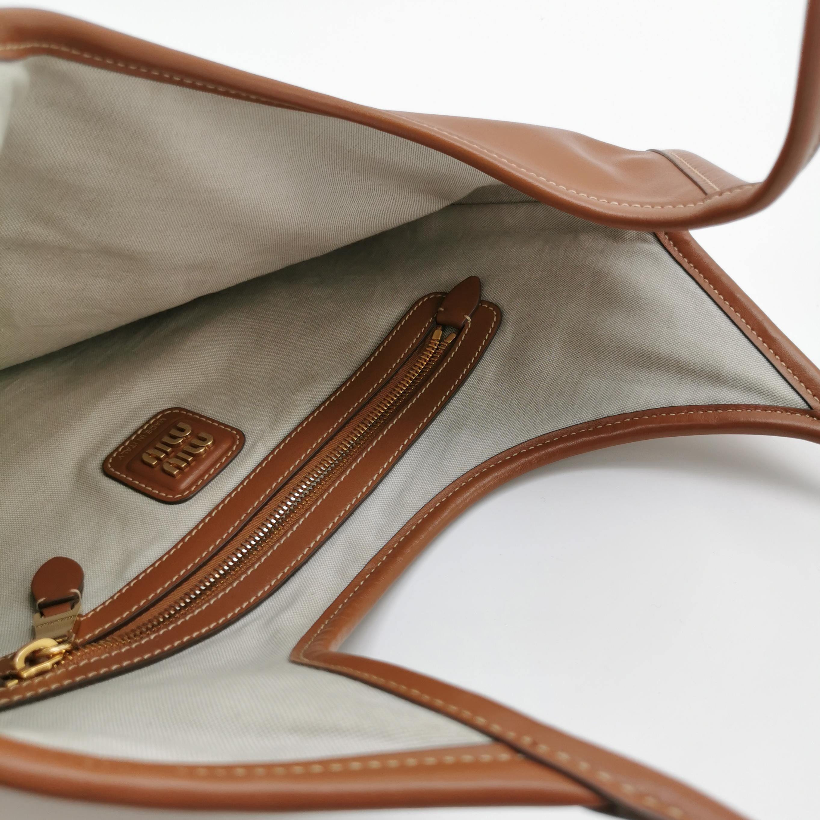 Miu Miu Ivy Hobo Bag Leather — photo 7 of 14