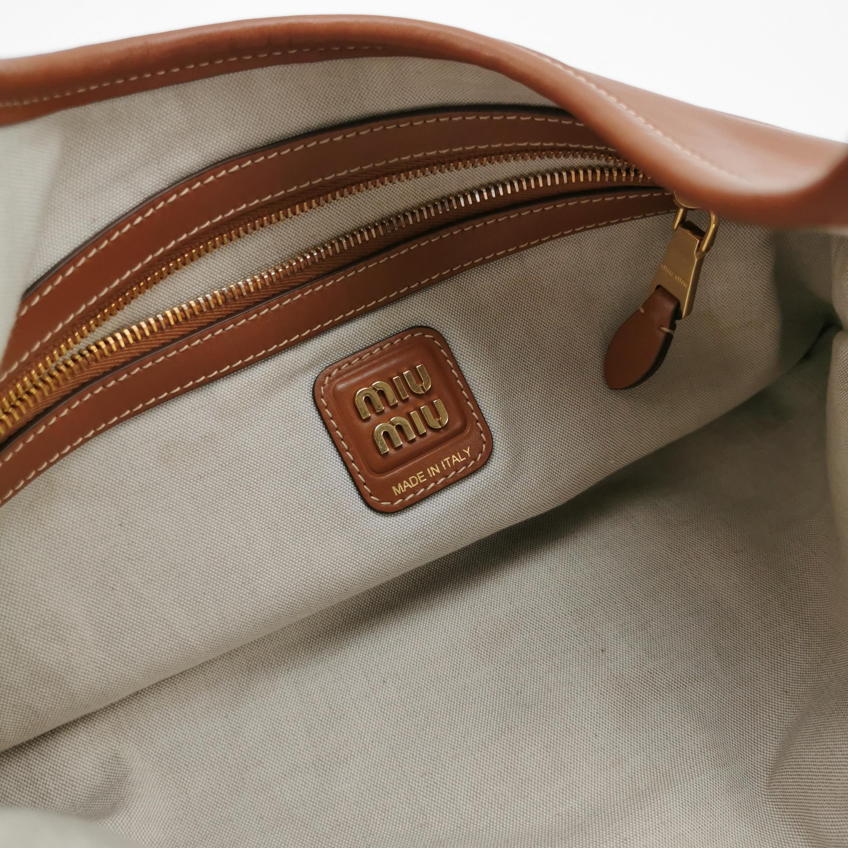 Miu Miu Ivy Hobo Bag Leather — photo 8 of 14