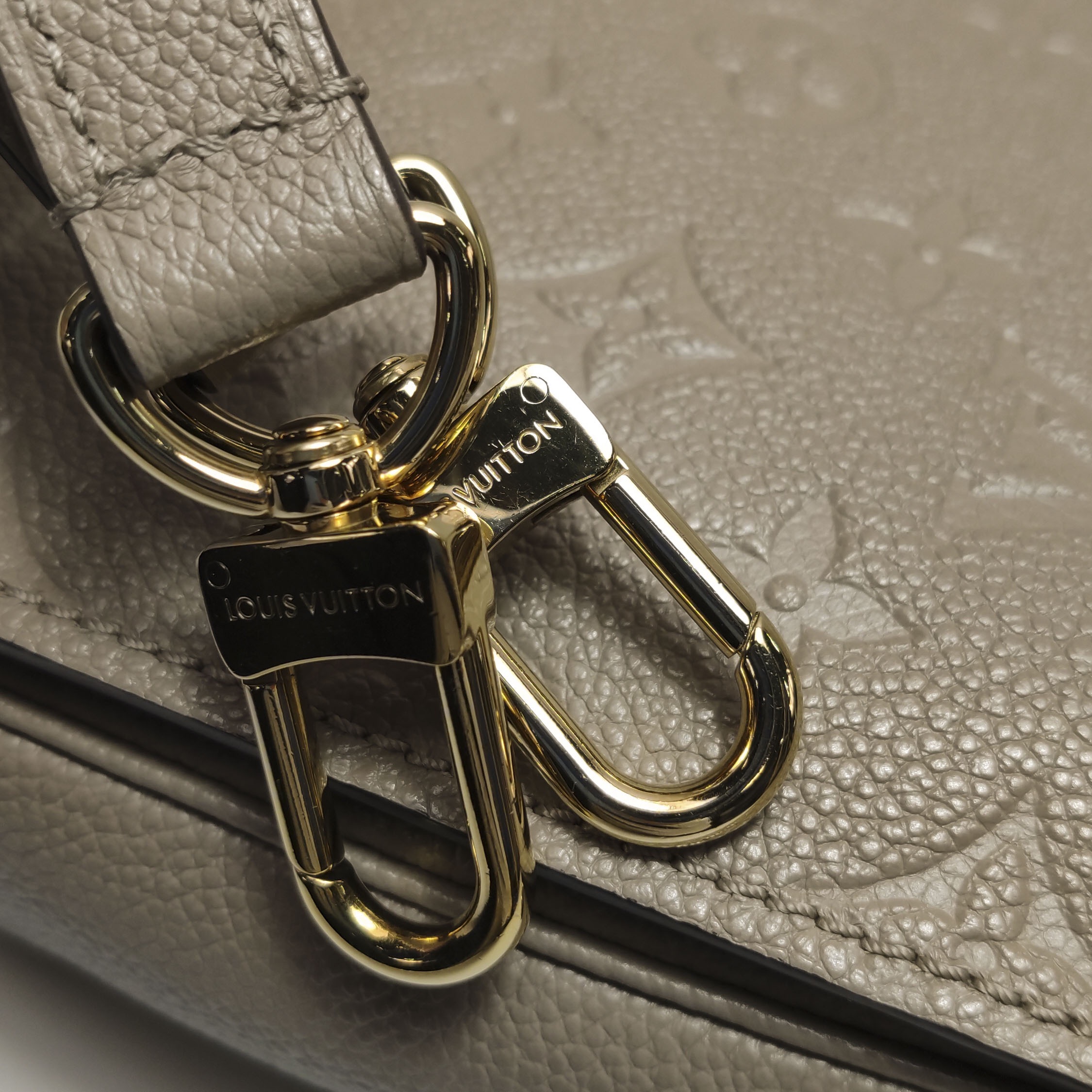 Louis Vuitton(LV) Pochette Metis Monogram Empreinte Leather — photo 12 of 13