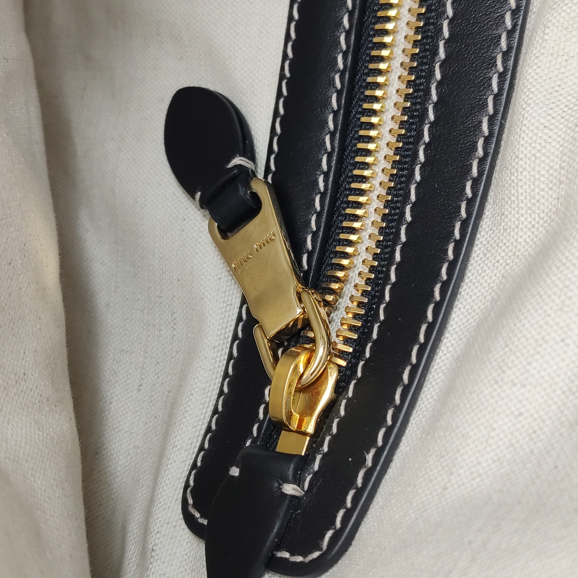Miu Miu Ivy Hobo Bag Leather — photo 9 of 12