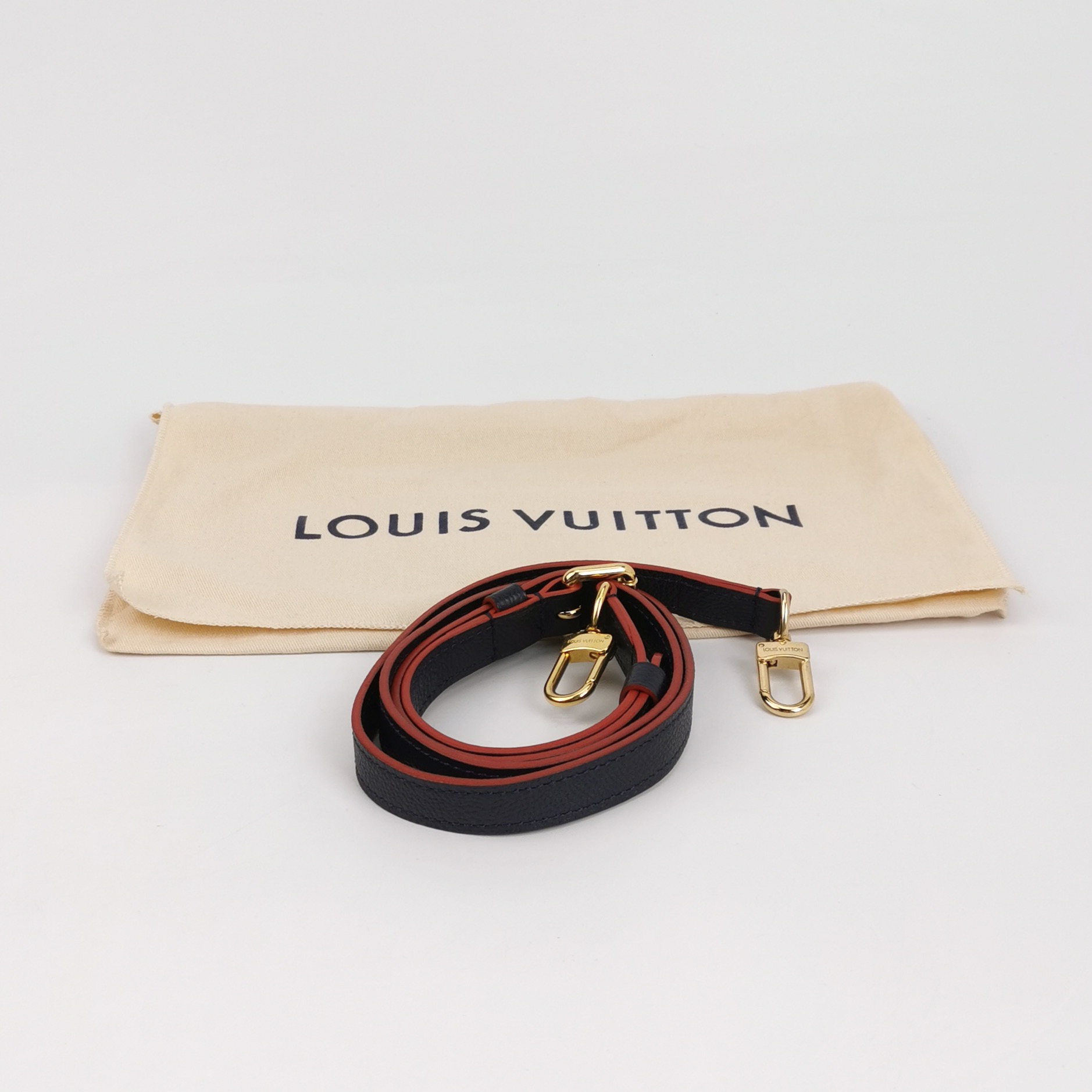 Louis Vuitton(LV) Pochette Metis Monogram Empreinte Leather — photo 7 of 14