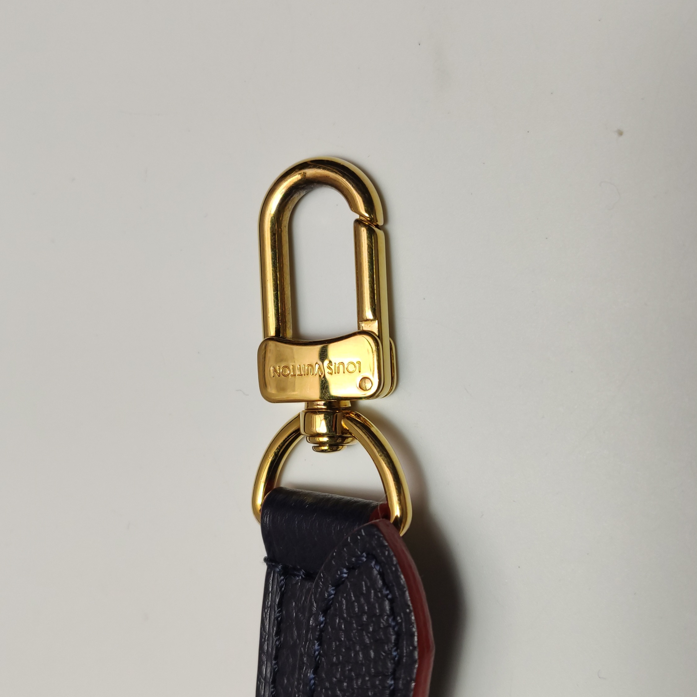 Louis Vuitton(LV) Pochette Metis Monogram Empreinte Leather — photo 14 of 14