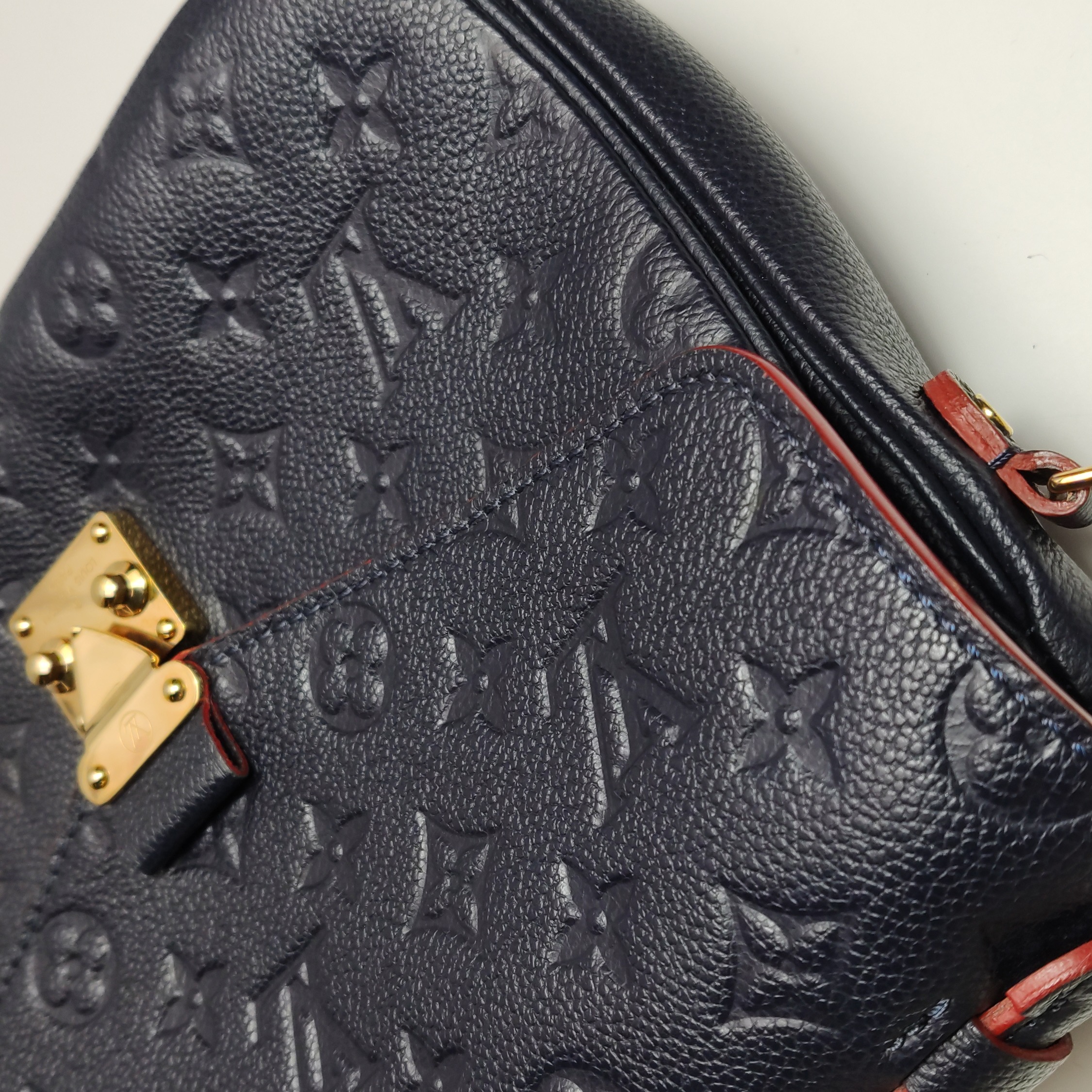 Louis Vuitton(LV) Pochette Metis Monogram Empreinte Leather — photo 9 of 14