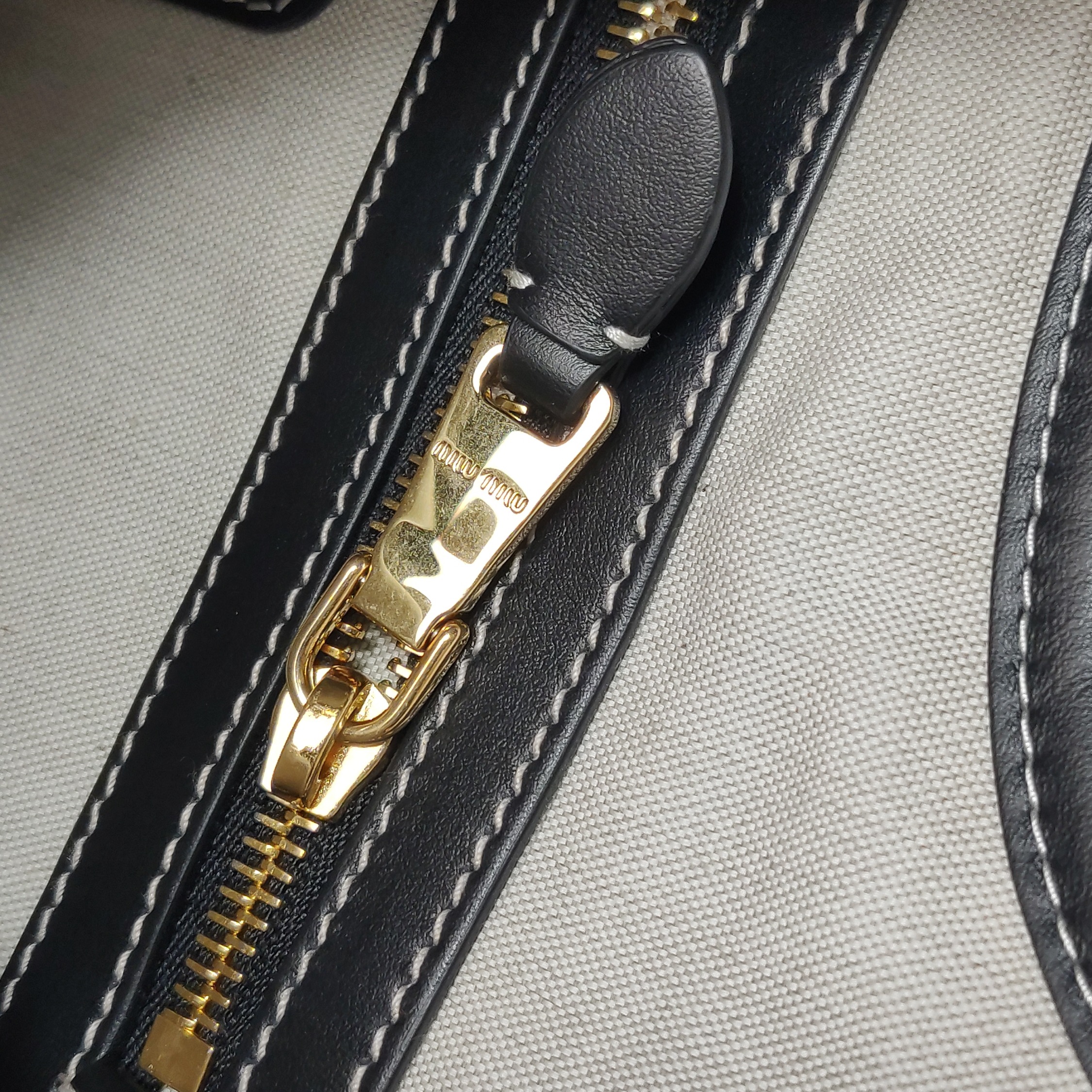Miu Miu Ivy Hobo Bag Leather — photo 9 of 13