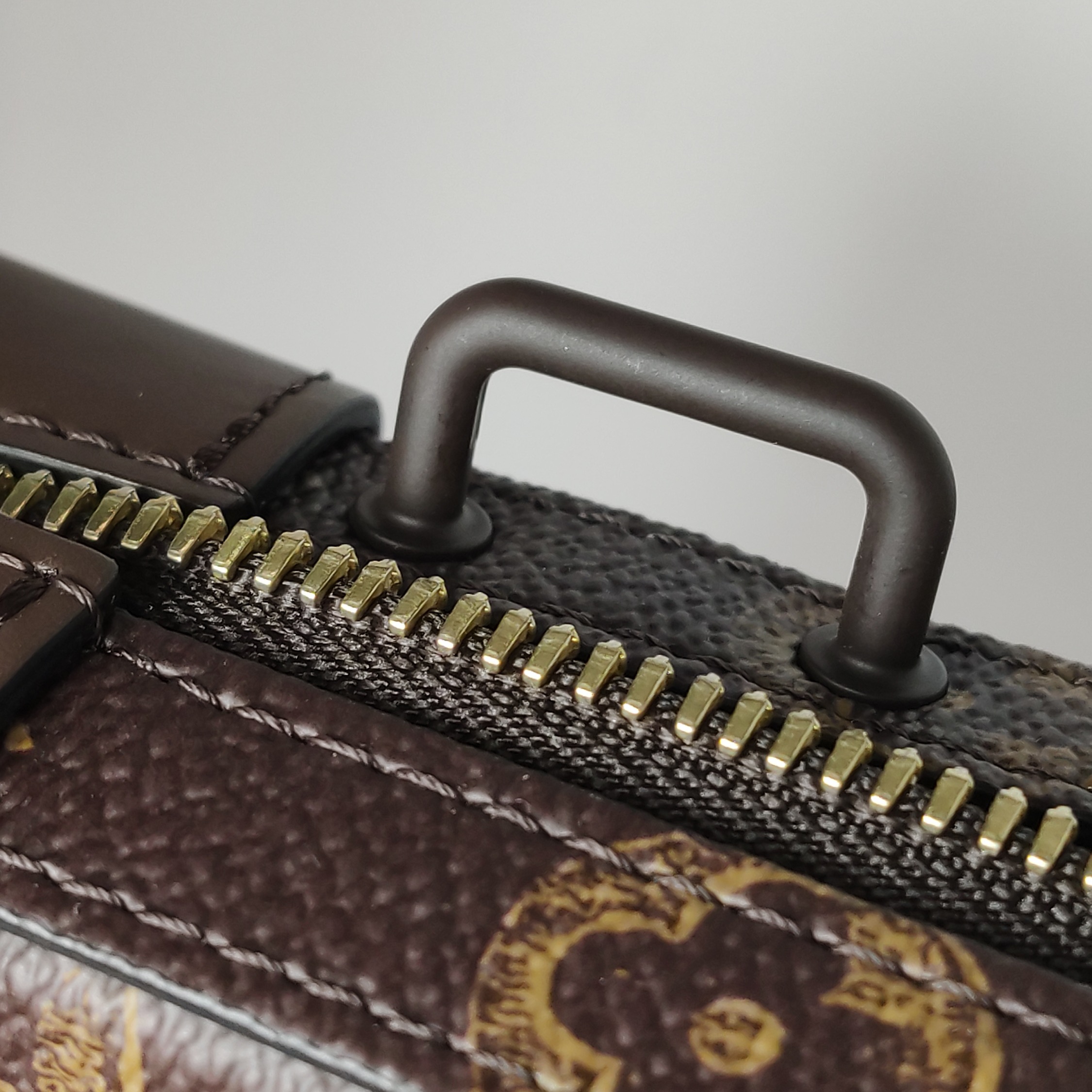 Louis Vuitton(LV) Soft Trunk Wearable Wallet No.7 Trunk L'Oeil Vintage Monogram Canvas — photo 9 of 14
