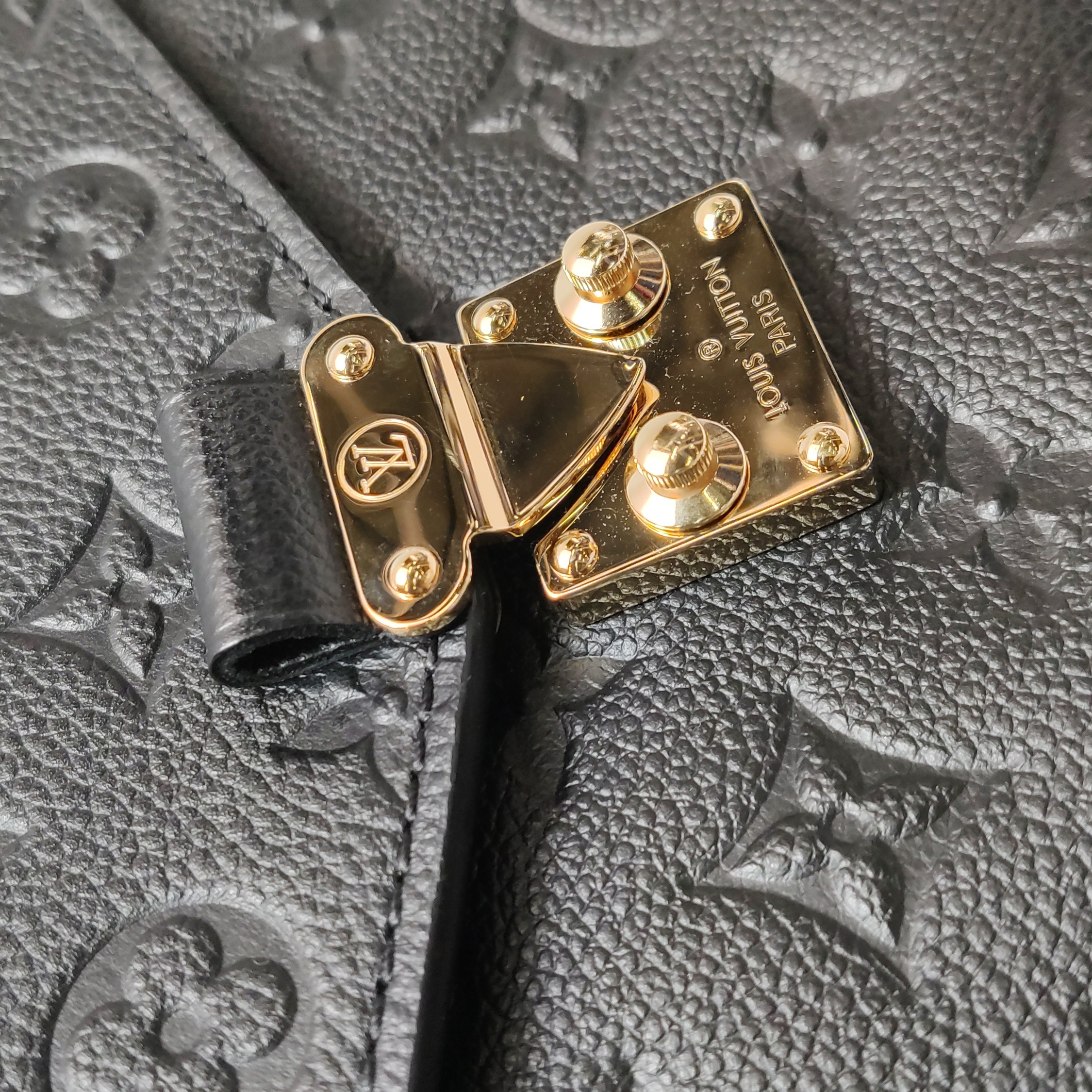Louis Vuitton(LV) Pochette Metis Monogram Empreinte Leather — photo 8 of 11