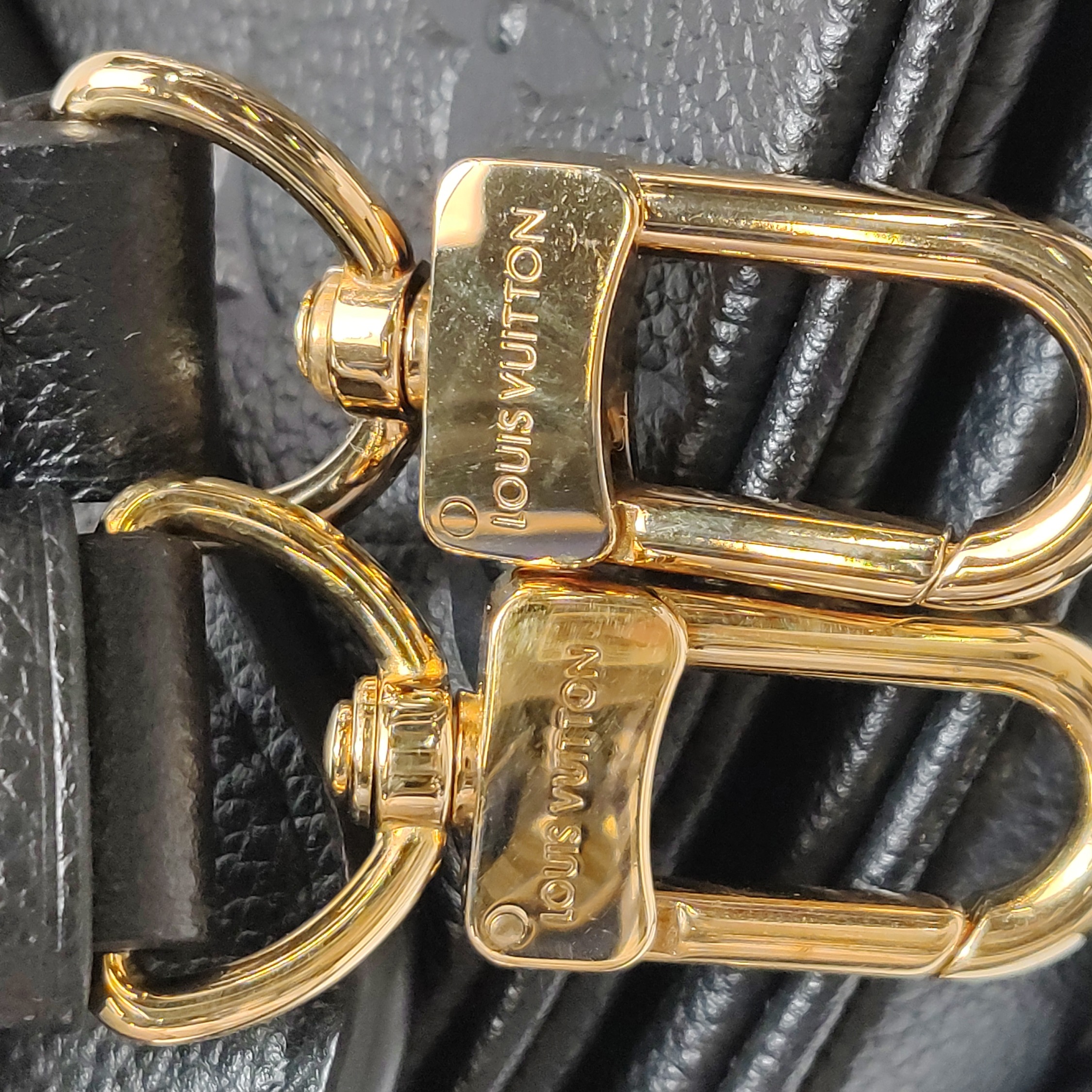 Louis Vuitton(LV) Pochette Metis Monogram Empreinte Leather — photo 10 of 11