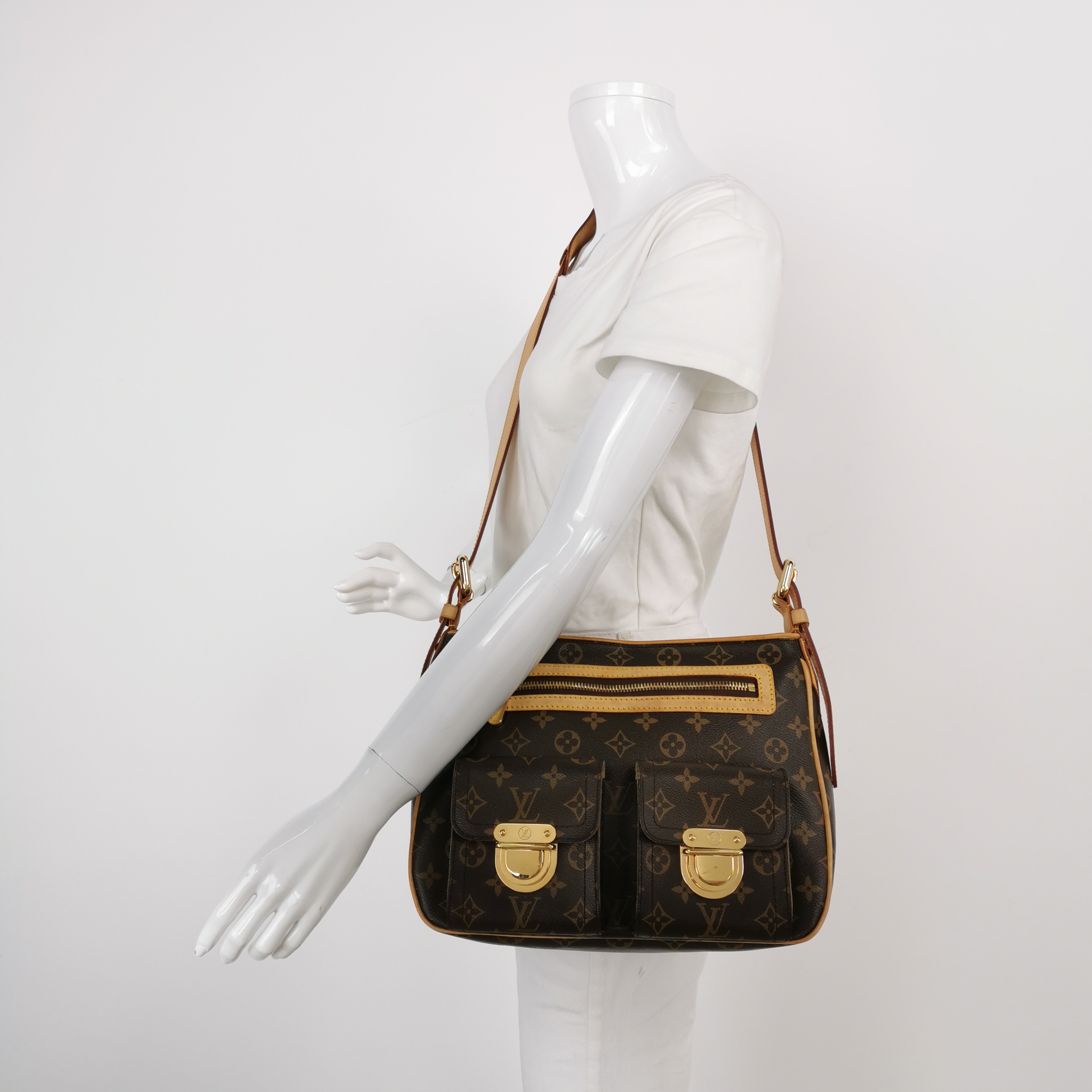 Louis Vuitton(LV) Hudson Handbag Monogram Canvas GM — alternate view