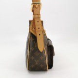 Louis Vuitton(LV) Hudson Handbag Monogram Canvas GM — thumbnail 3