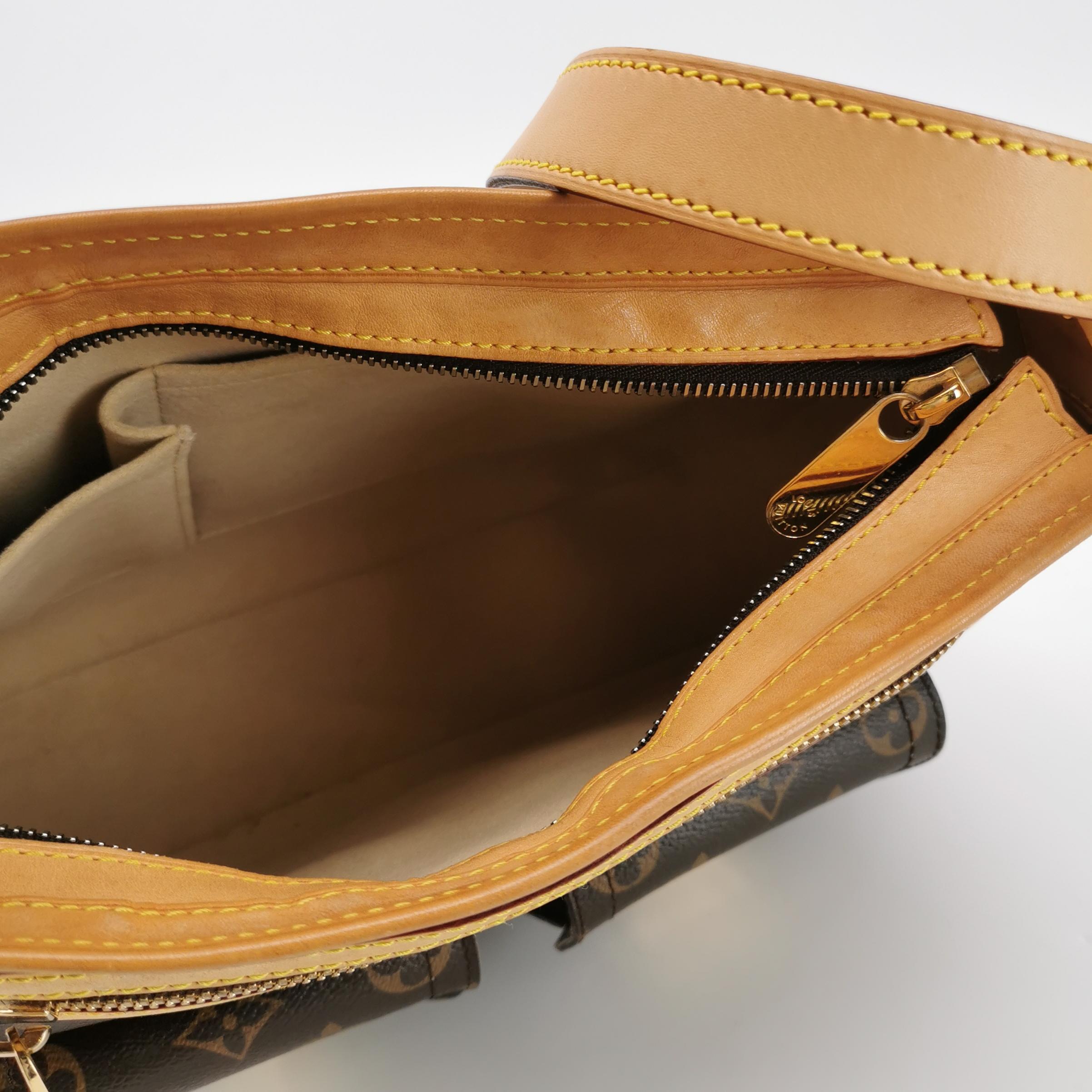 Louis Vuitton(LV) Hudson Handbag Monogram Canvas GM — photo 8 of 23