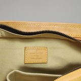 Louis Vuitton(LV) Hudson Handbag Monogram Canvas GM — thumbnail 9