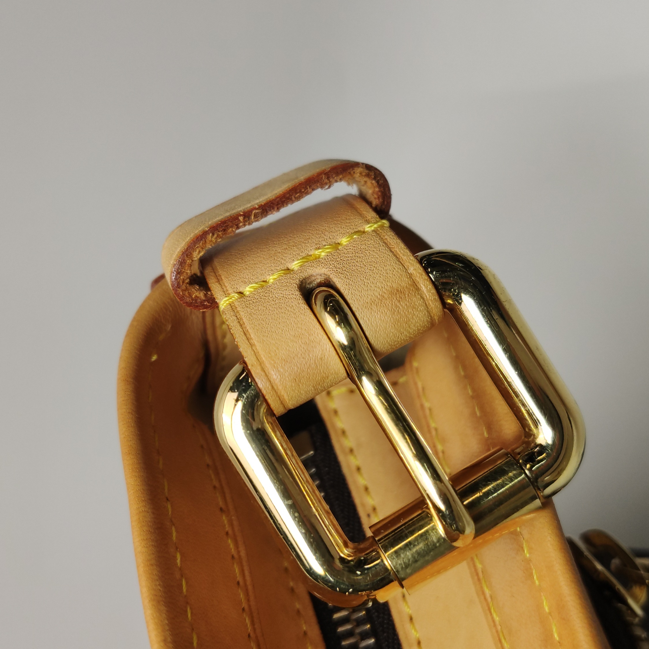 Louis Vuitton(LV) Hudson Handbag Monogram Canvas GM — photo 11 of 23